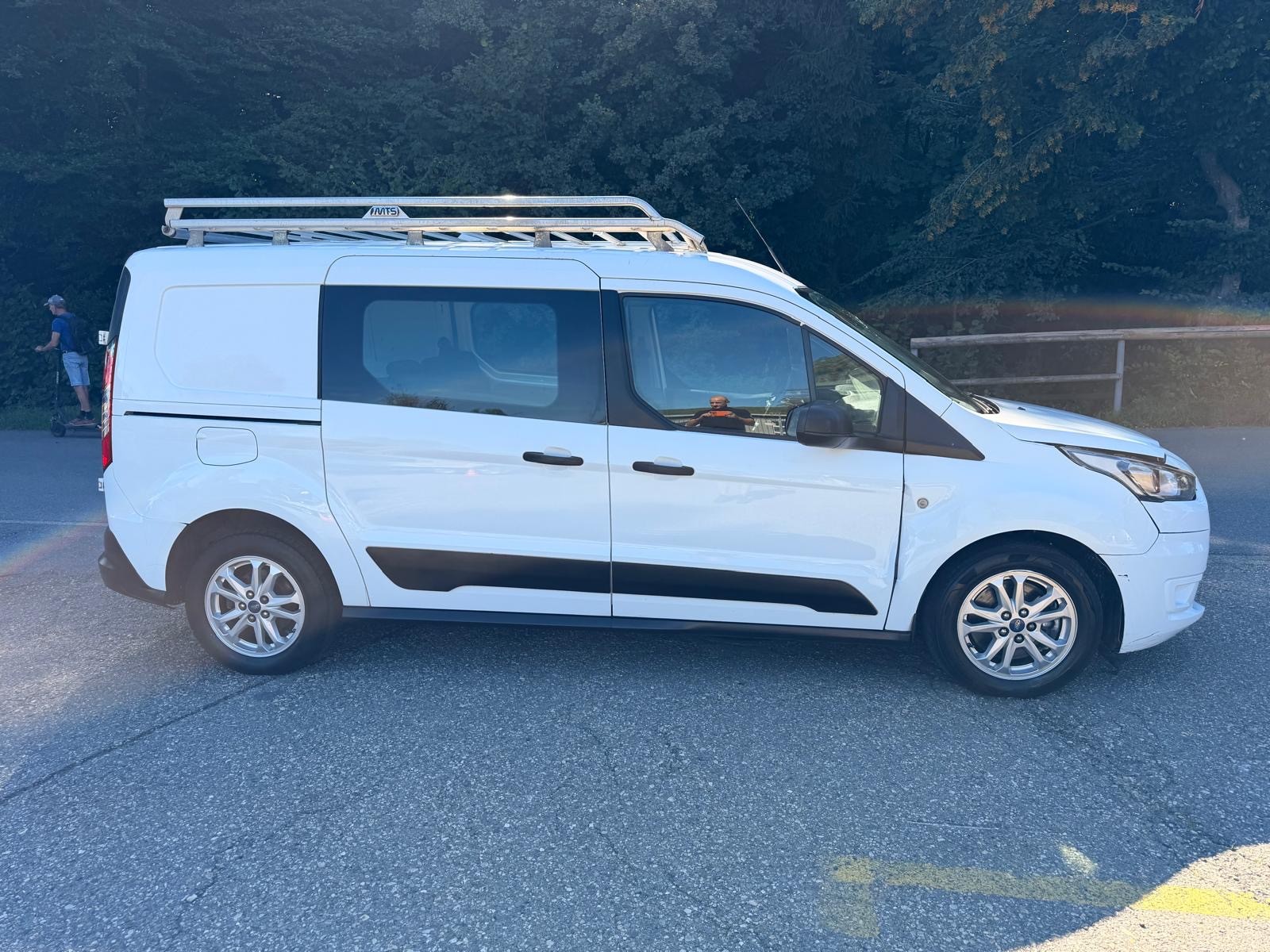 FORD Transit Connect DC T240 1.5 EcoBlue Trend Automat-image-4