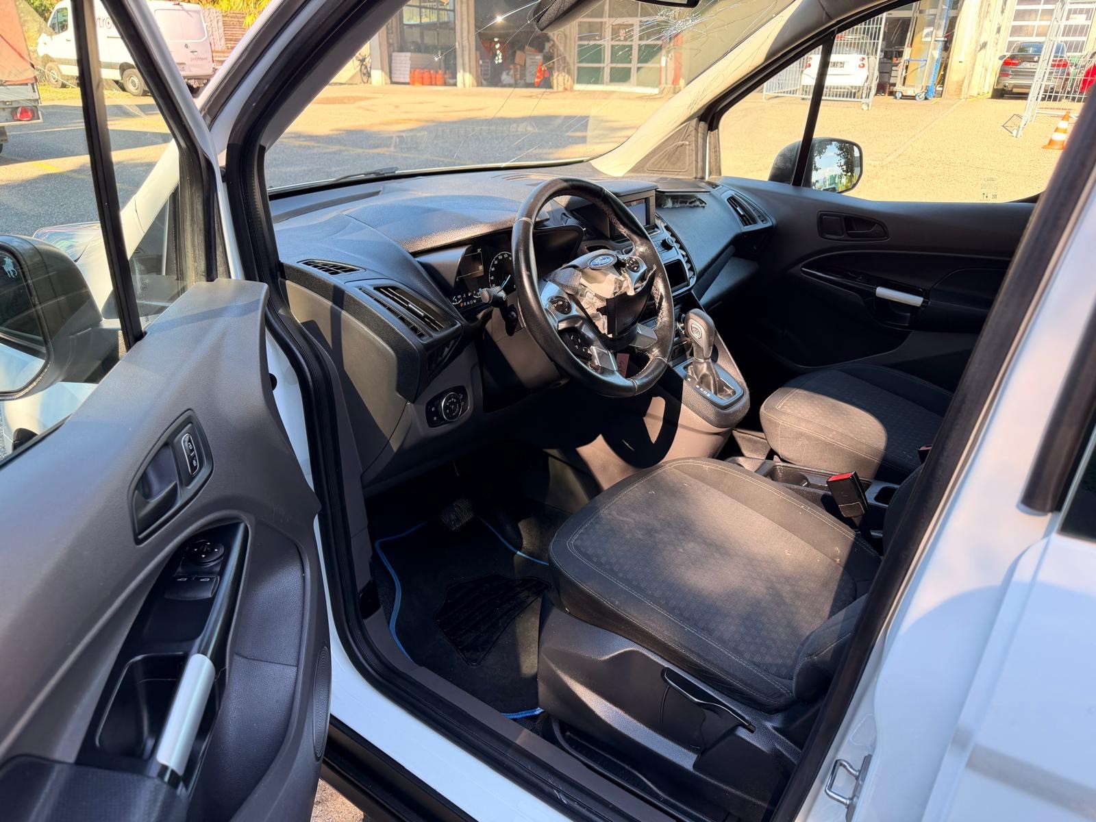 FORD Transit Connect DC T240 1.5 EcoBlue Trend Automat-image-6