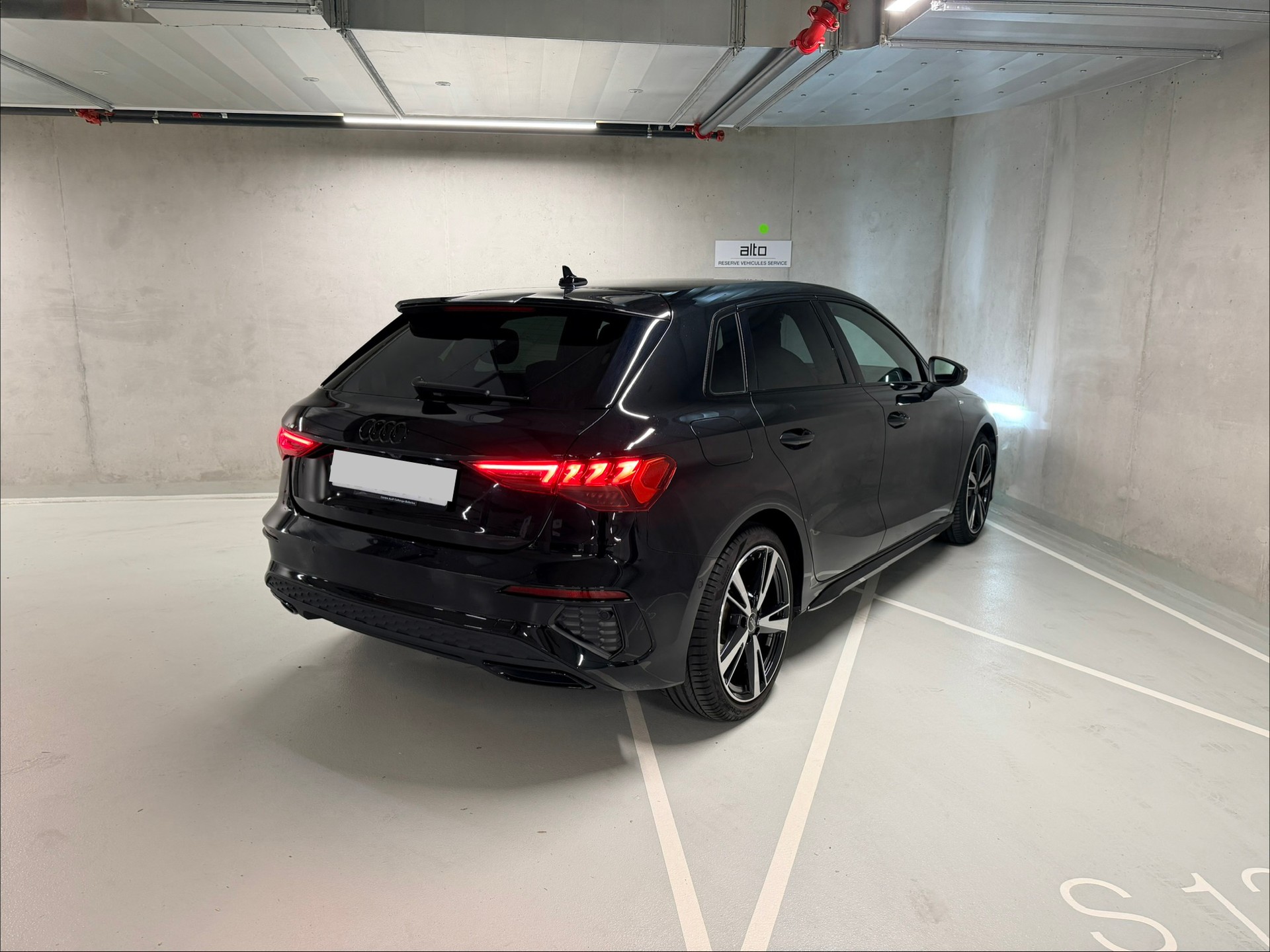 AUDI A3 Sportback 35 TFSI S line Attraction S-tronic-image-4