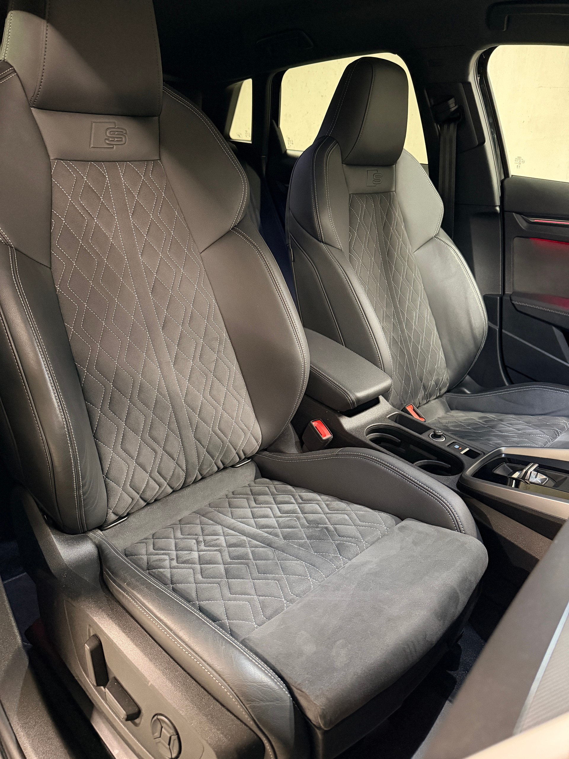 AUDI A3 Sportback 35 TFSI S line Attraction S-tronic-image-24