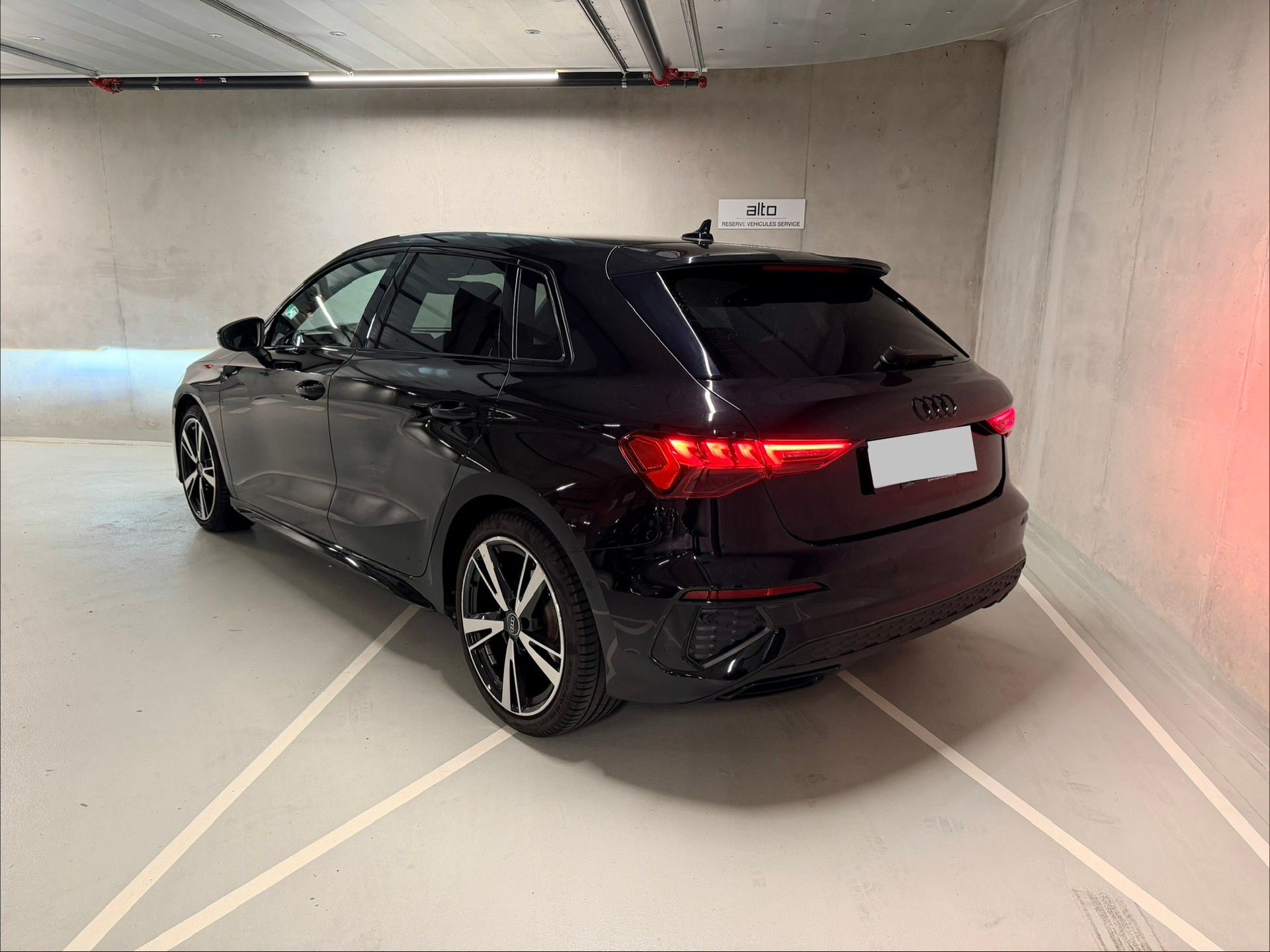 AUDI A3 Sportback 35 TFSI S line Attraction S-tronic-image-2