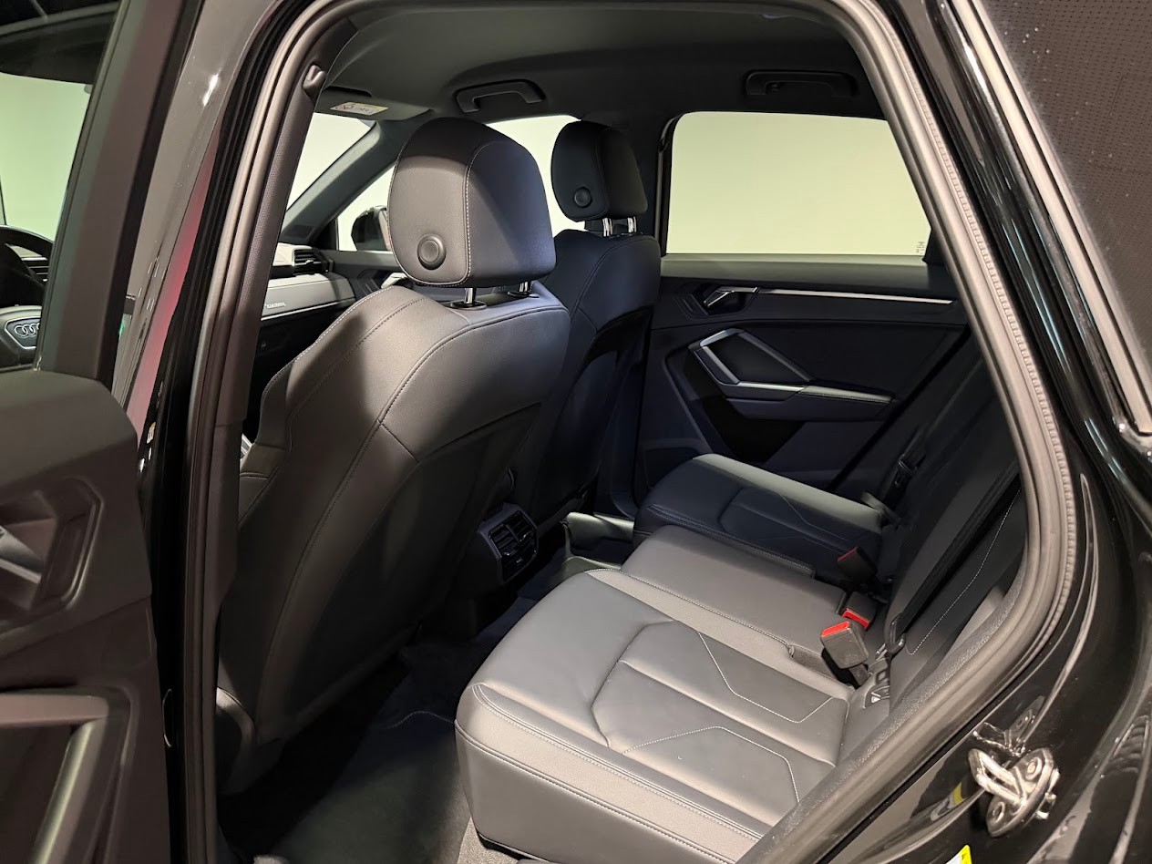 AUDI Q3 35 TDI S line Attraction quattro S-tronic-image-4