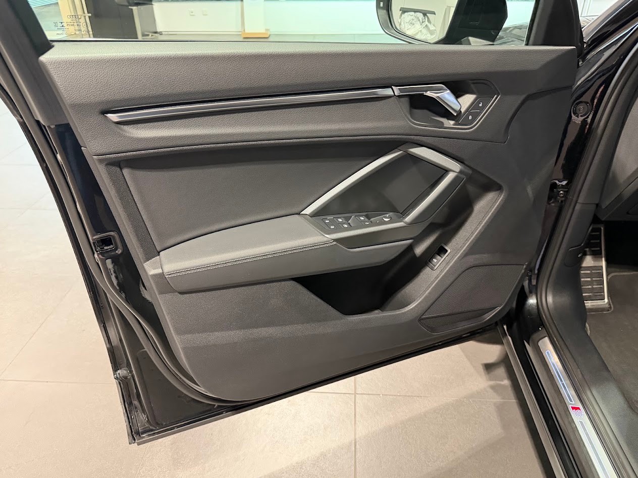 AUDI Q3 35 TDI S line Attraction quattro S-tronic-image-2