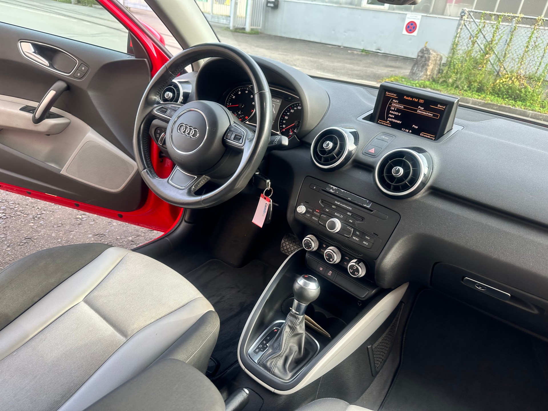 AUDI A1 1.4 TFSI Attraction S-tronic-image-15