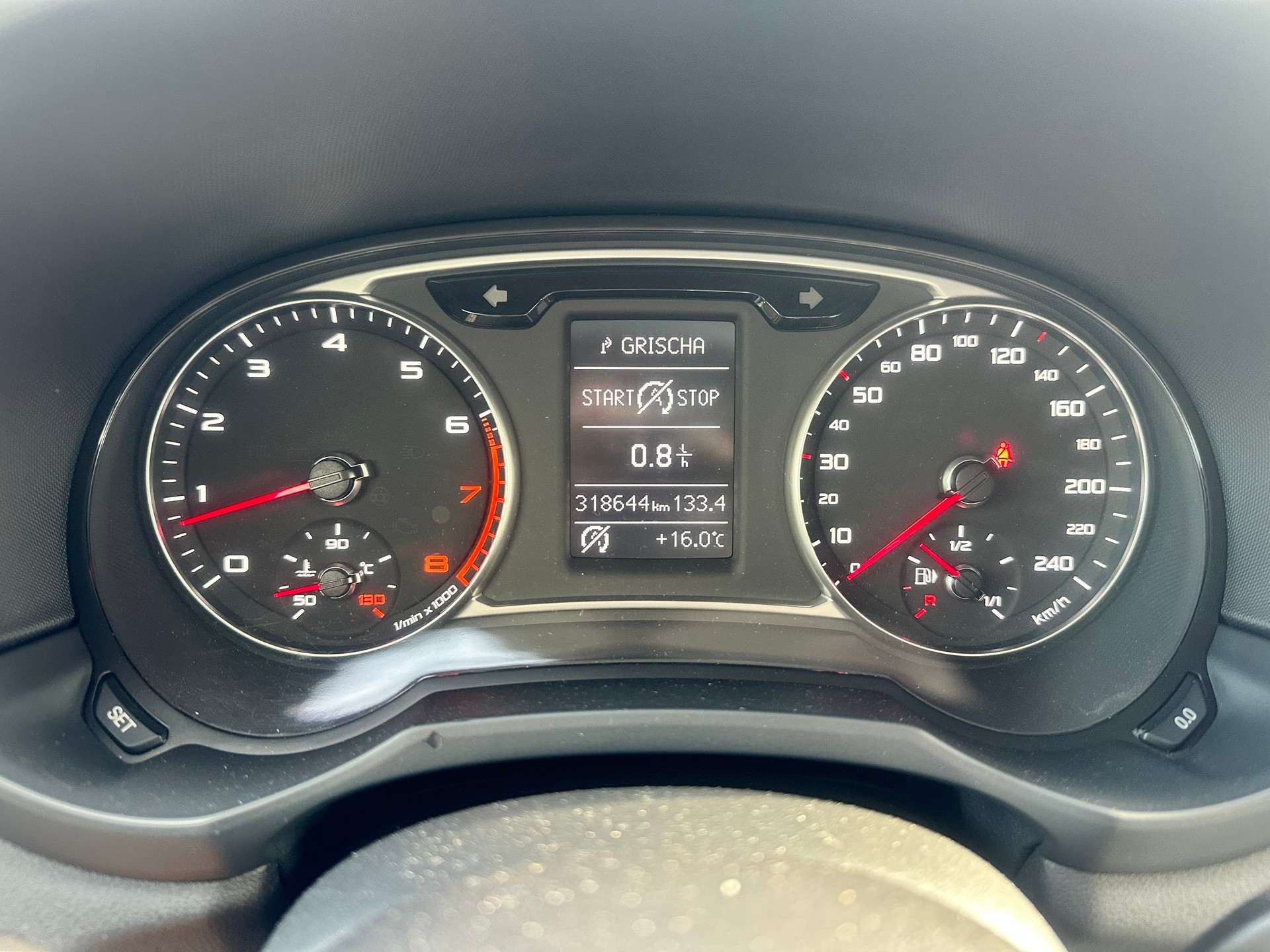 AUDI A1 1.4 TFSI Attraction S-tronic-image-10