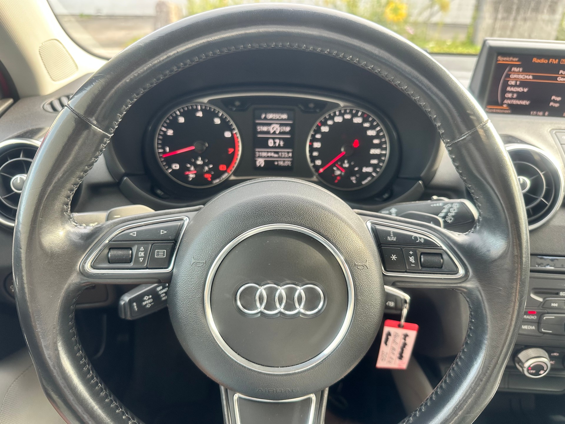 AUDI A1 1.4 TFSI Attraction S-tronic-image-11