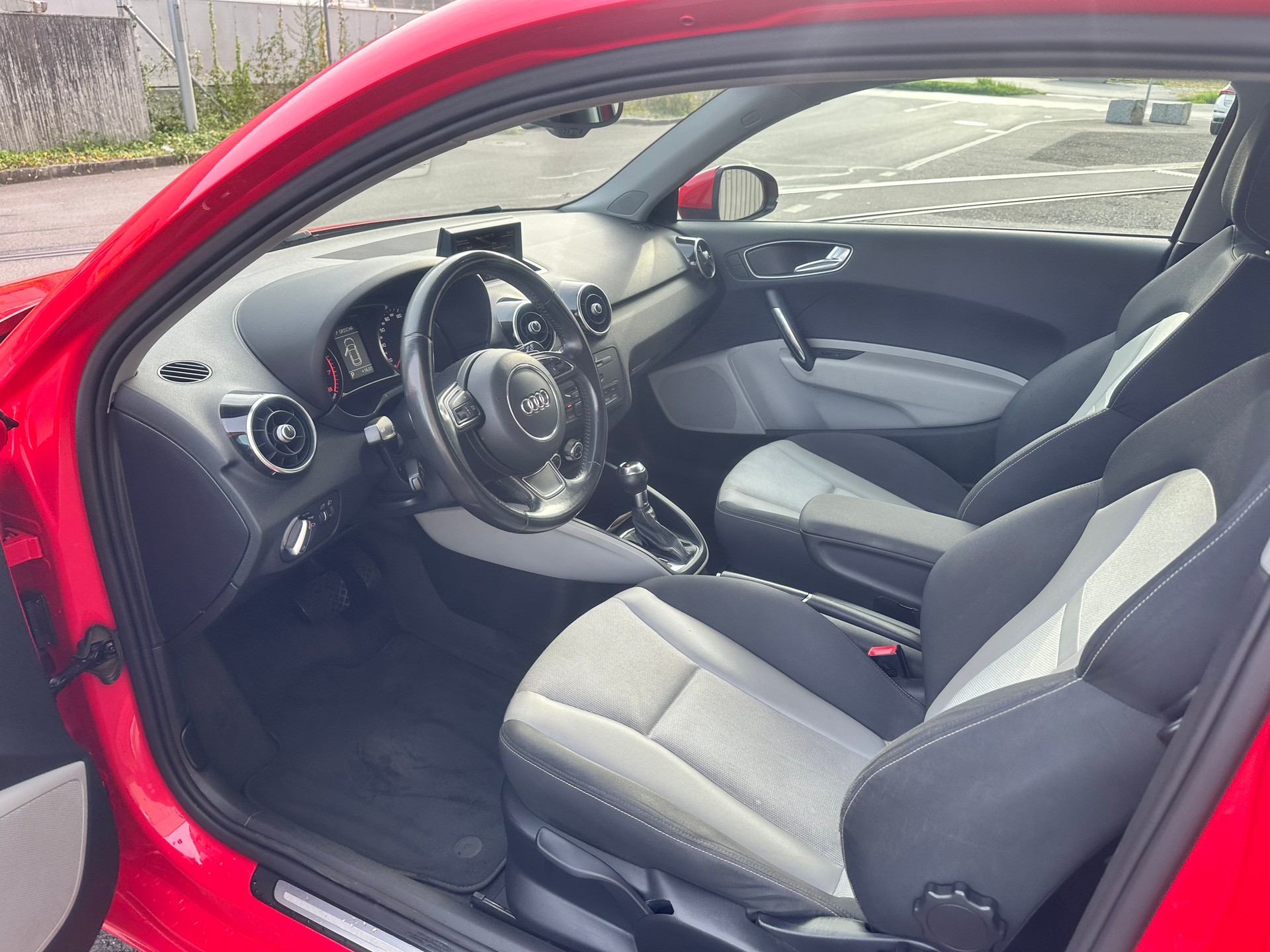 AUDI A1 1.4 TFSI Attraction S-tronic-image-13