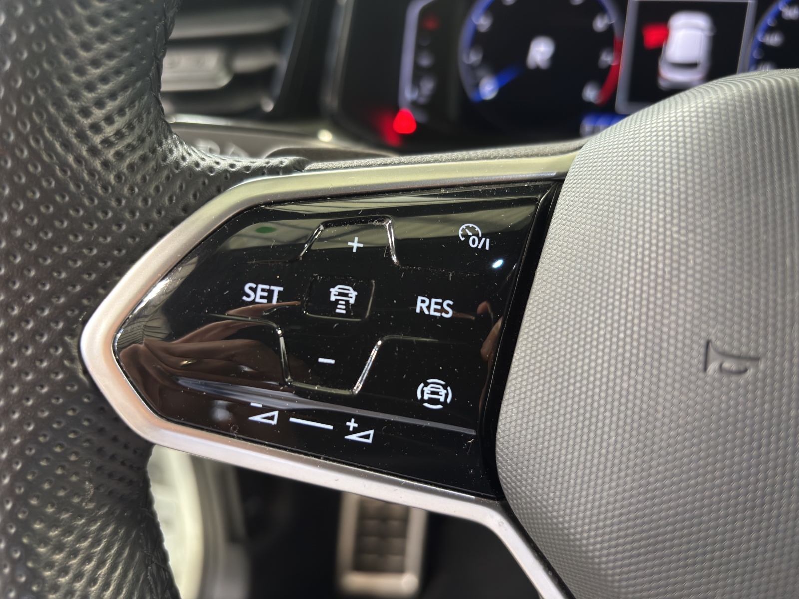 VW T-Roc 2.0 TSI R-Line DSG 4Motion-image-15