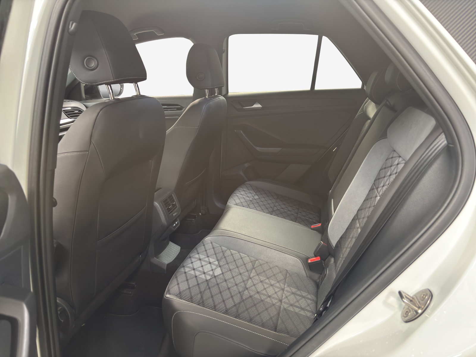 VW T-Roc 2.0 TSI R-Line DSG 4Motion-image-11