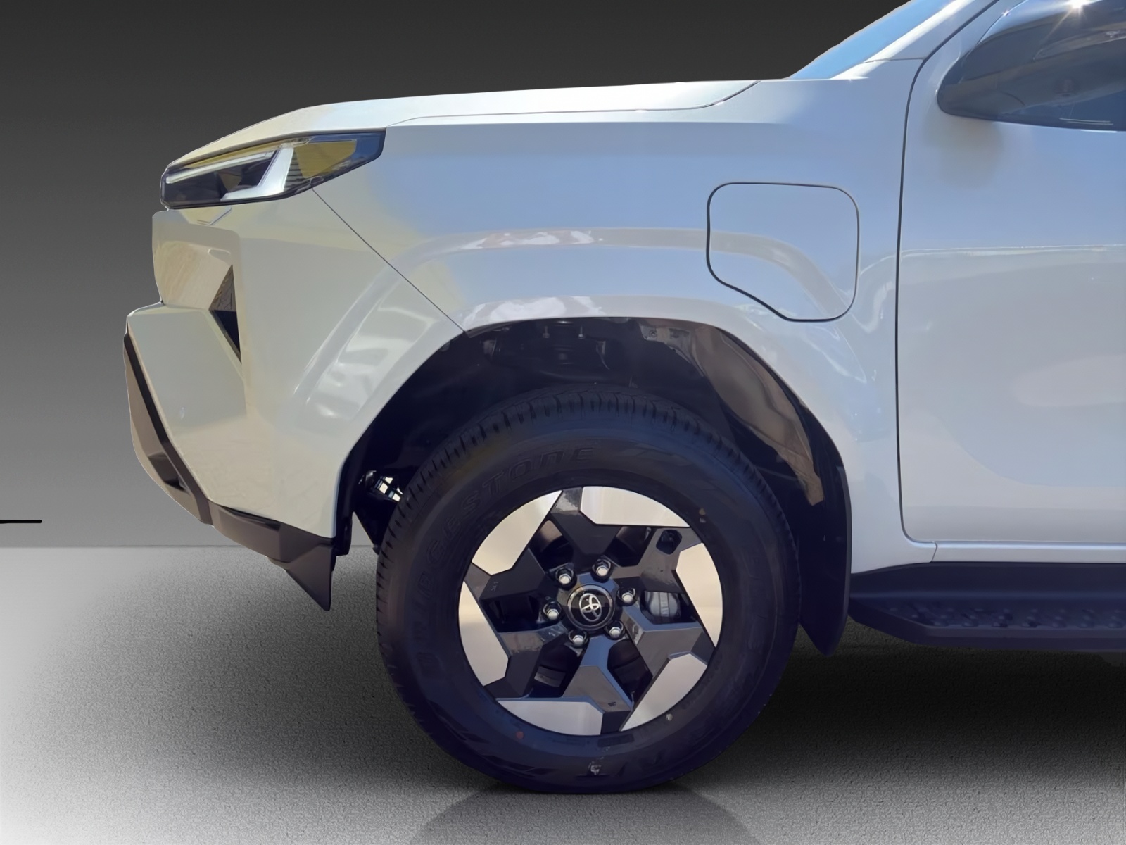 TOYOTA Hilux BEV 59.2 kWh Double Cab AWD Executive-image-12