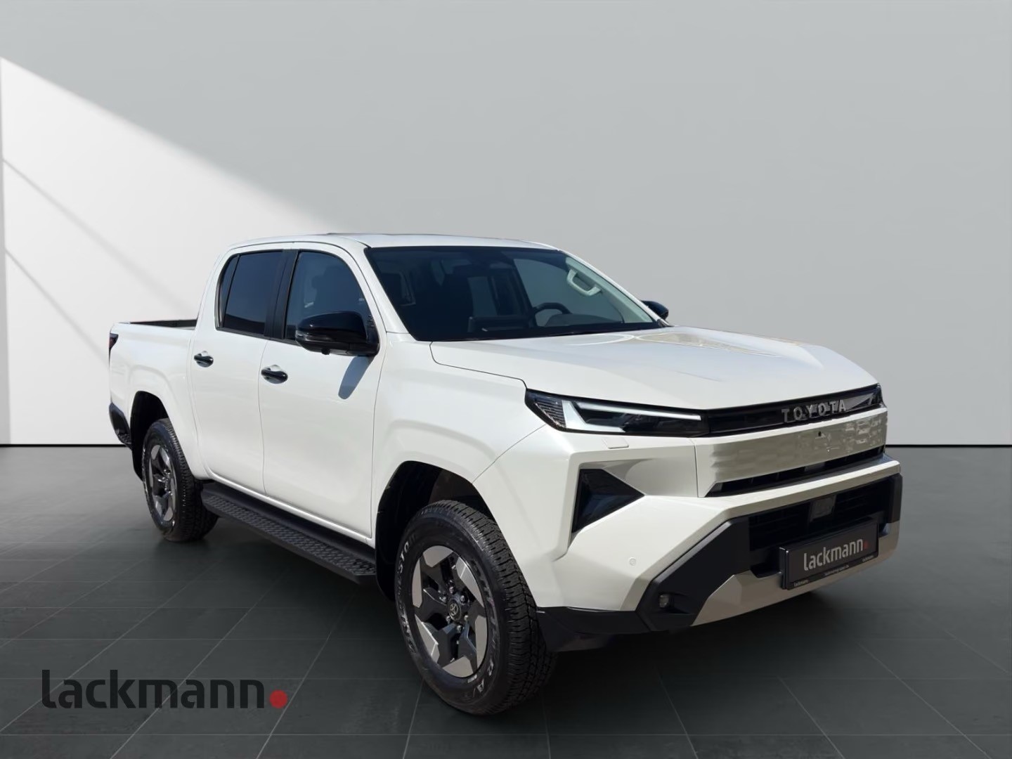TOYOTA Hilux BEV 59.2 kWh Double Cab AWD Executive-image-3