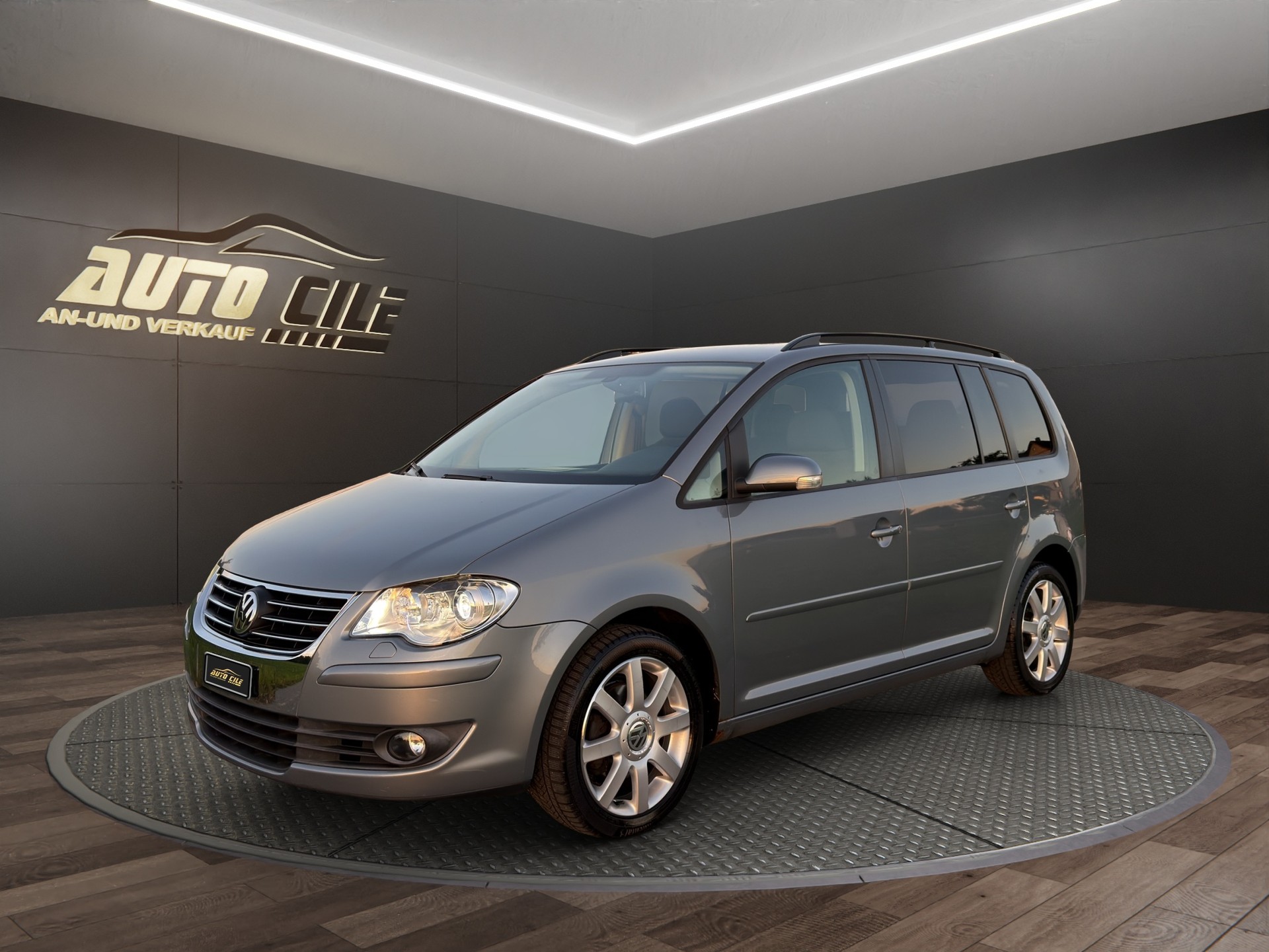VW Touran 1.4 TSI Highline-image-0
