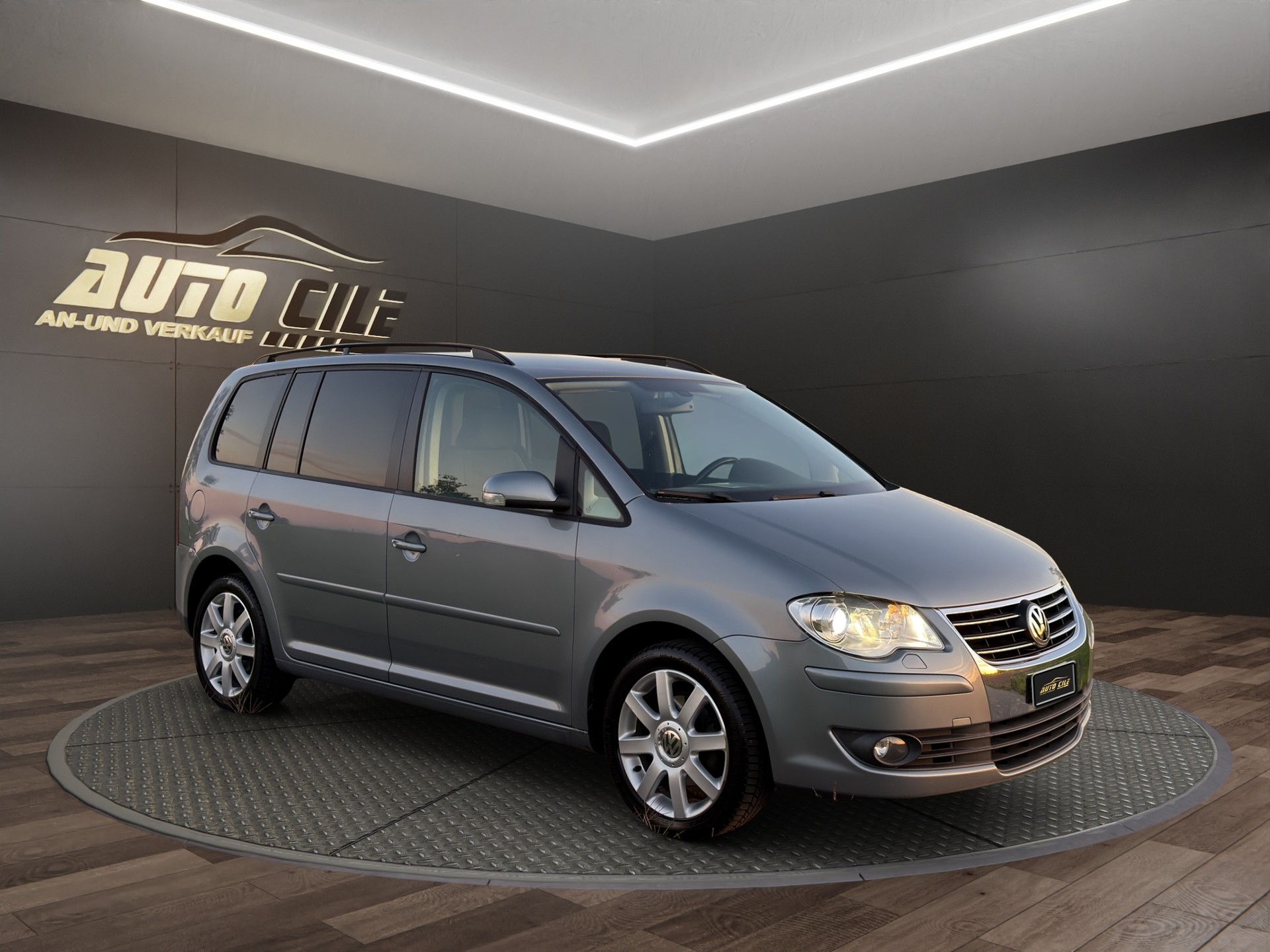 VW Touran 1.4 TSI Highline-image-2