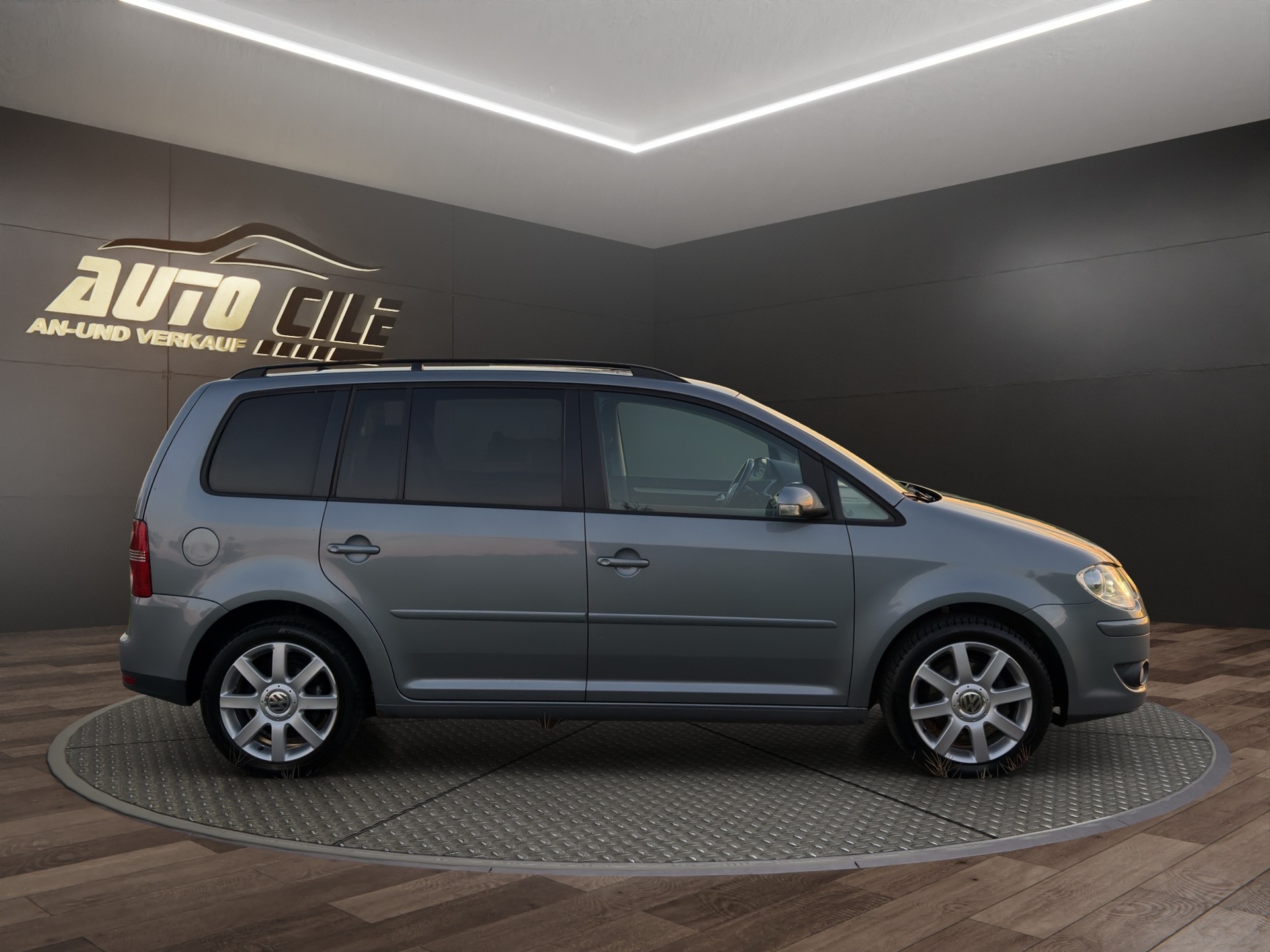 VW Touran 1.4 TSI Highline-image-4