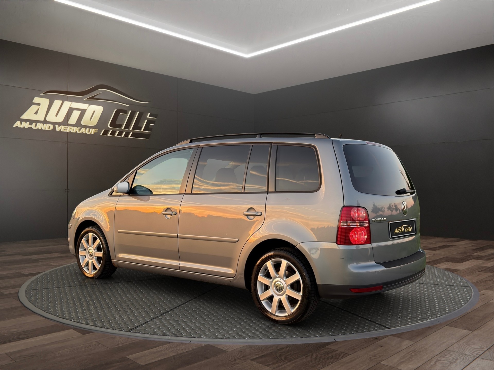 VW Touran 1.4 TSI Highline-image-5