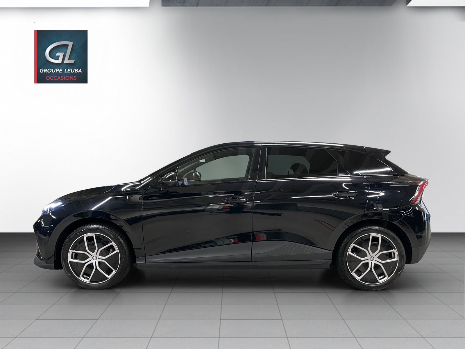 MG 4 EV 64kWh Luxury-showroom-element-2