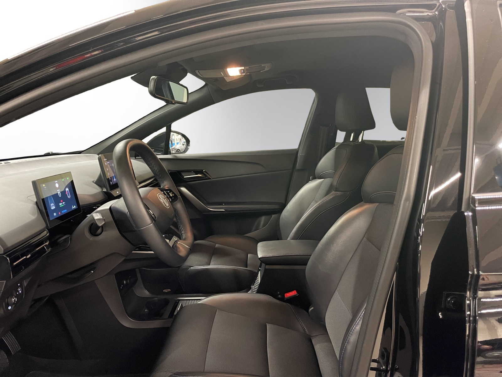 MG 4 EV 64kWh Luxury-image-8