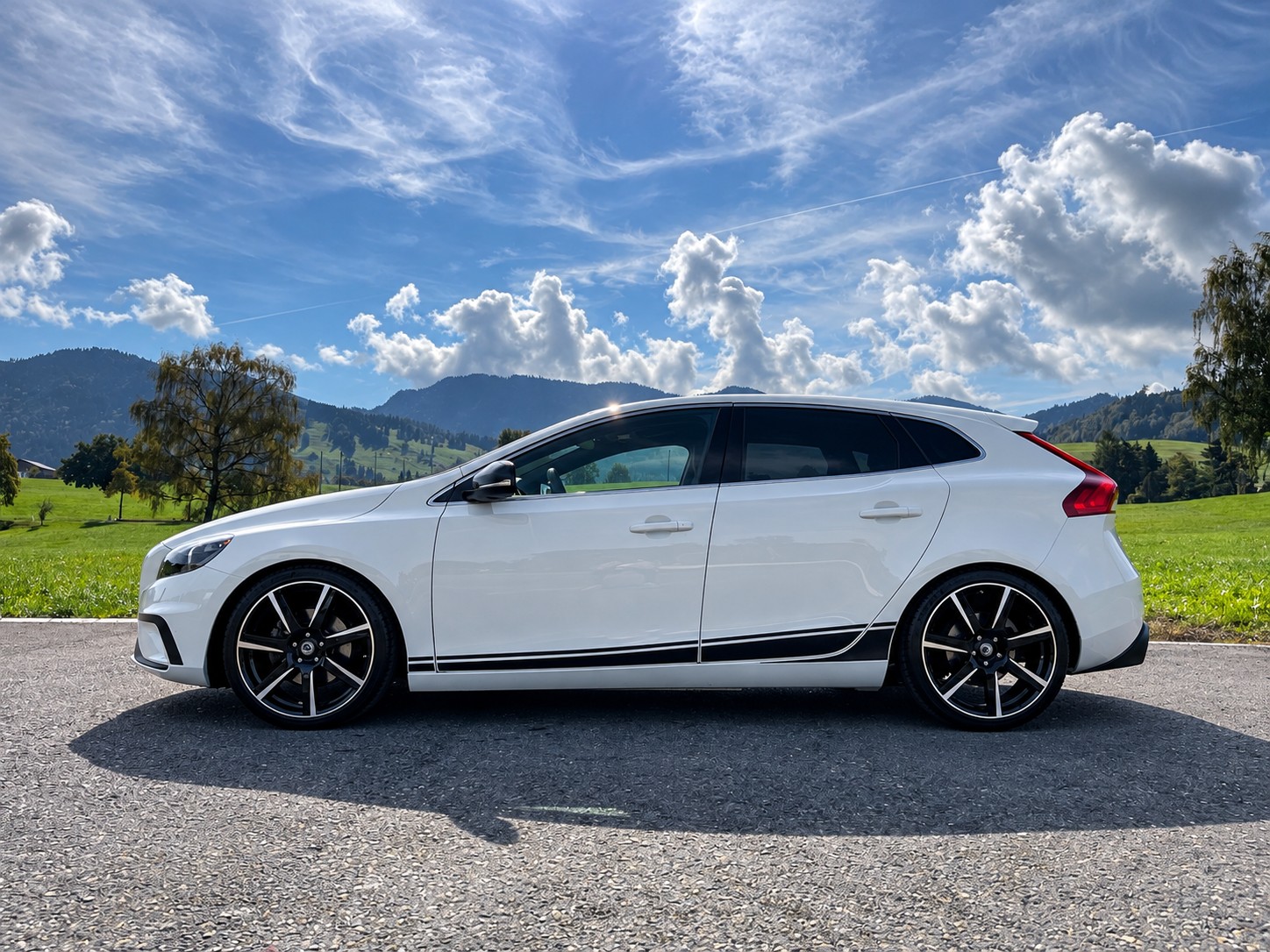 VOLVO V40 Sport200-image-1