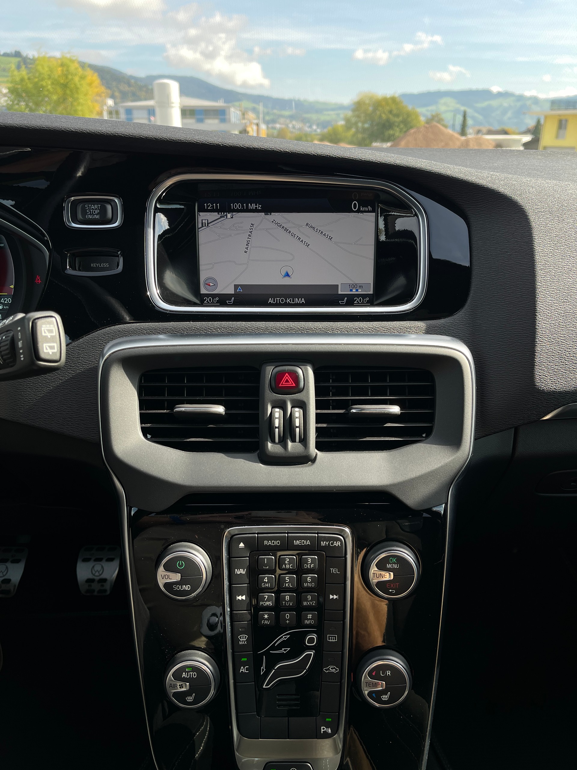VOLVO V40 Sport200-image-8