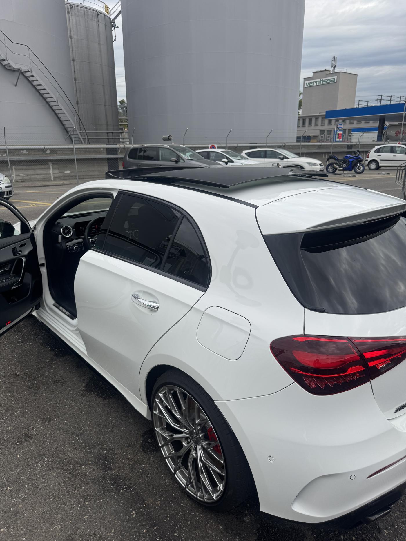 MERCEDES-BENZ A AMG 35 4Matic 8G-DCT-image-4