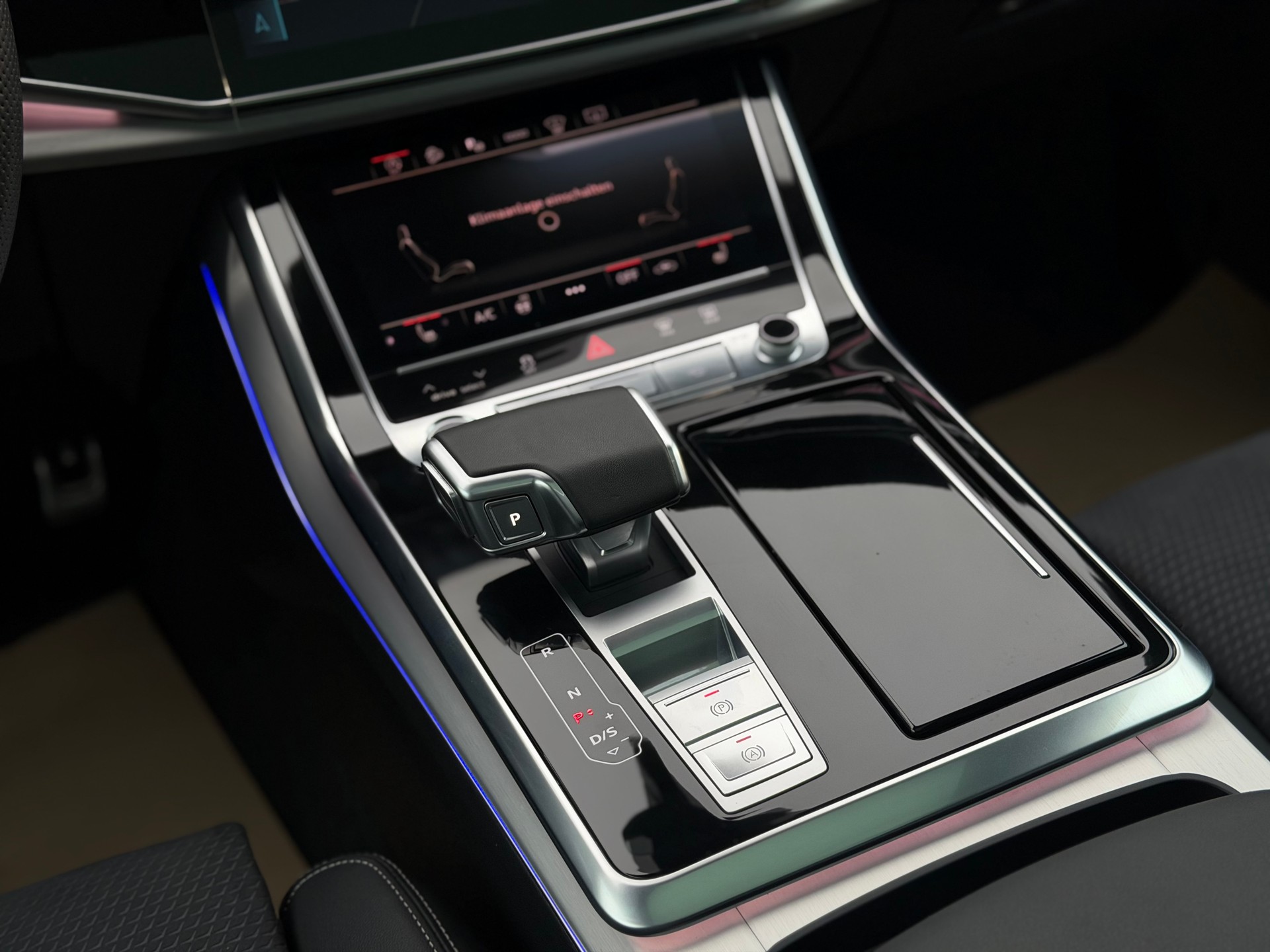 AUDI Q8 SUV 55 TFSI quattro tiptronic-image-18