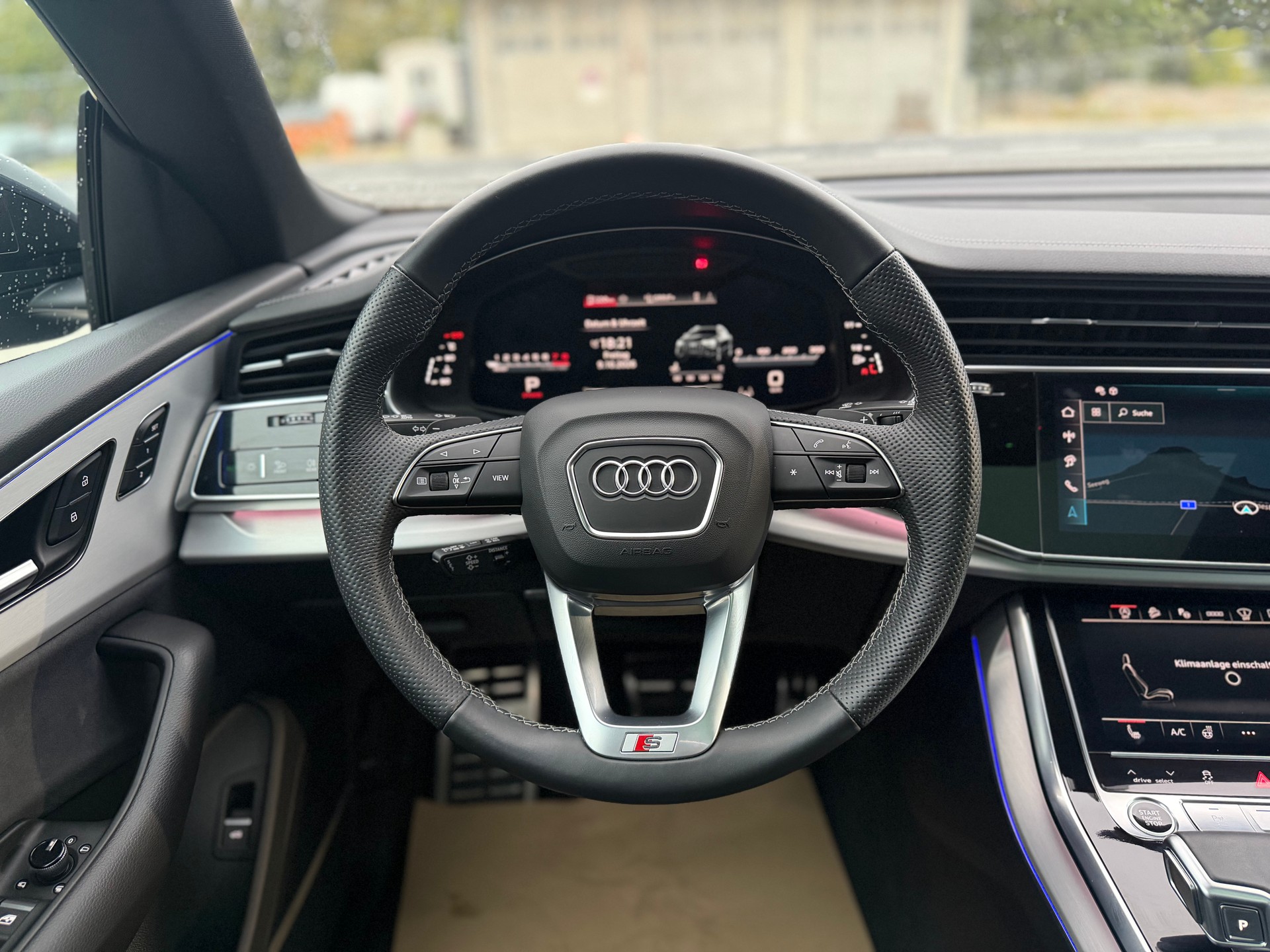 AUDI Q8 SUV 55 TFSI quattro tiptronic-image-16