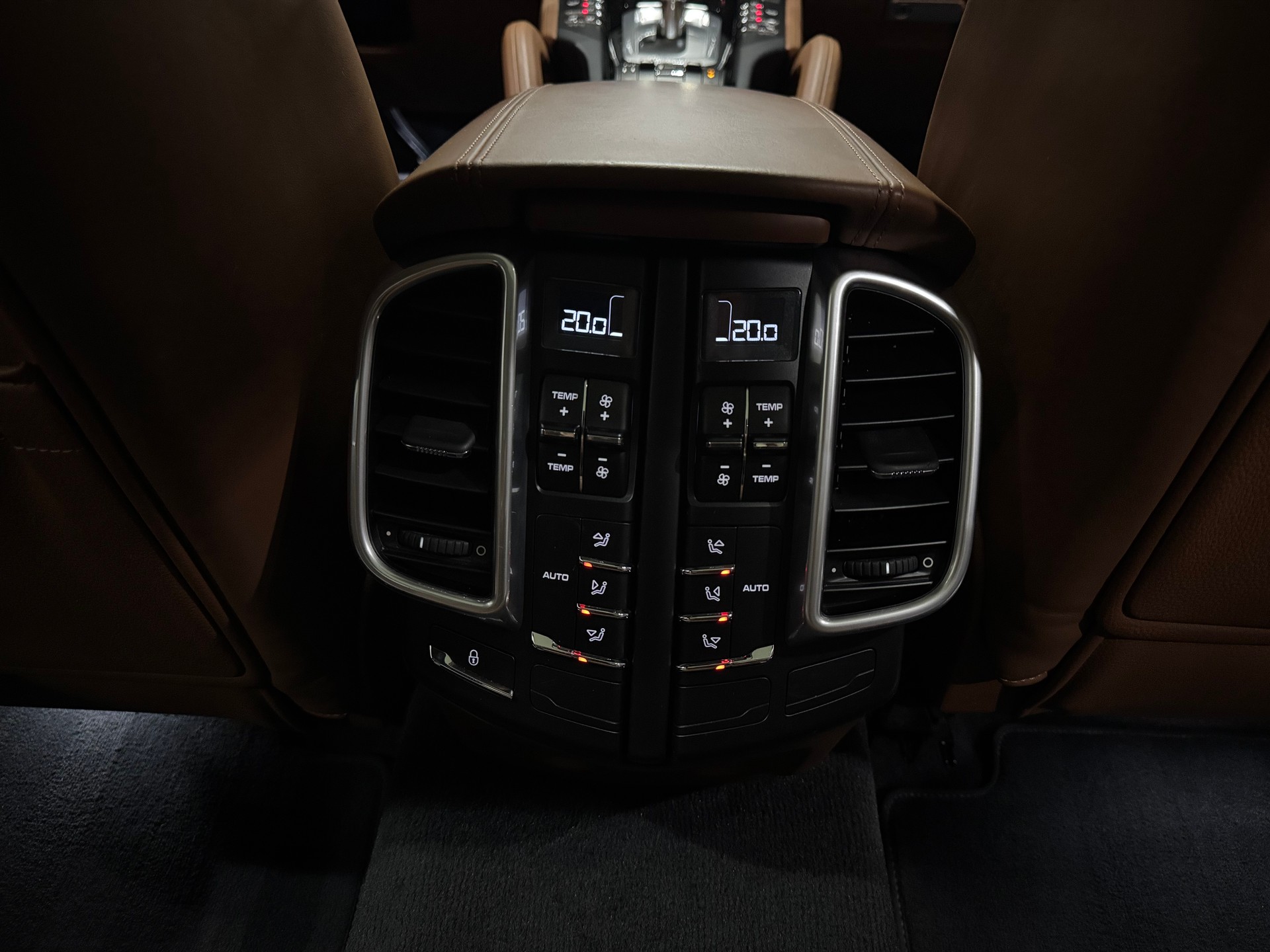 PORSCHE Cayenne S | 1.Hand | Approved Garantie |-image-17