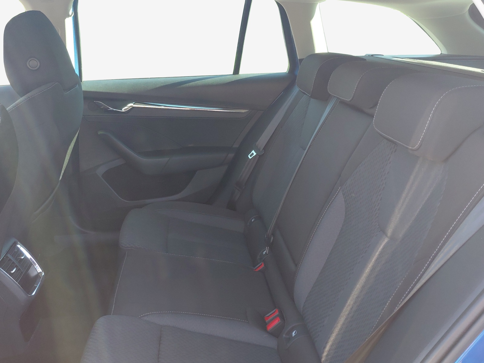 SKODA Octavia Combi 1.5 TSI mHEV DSG Style-image-11