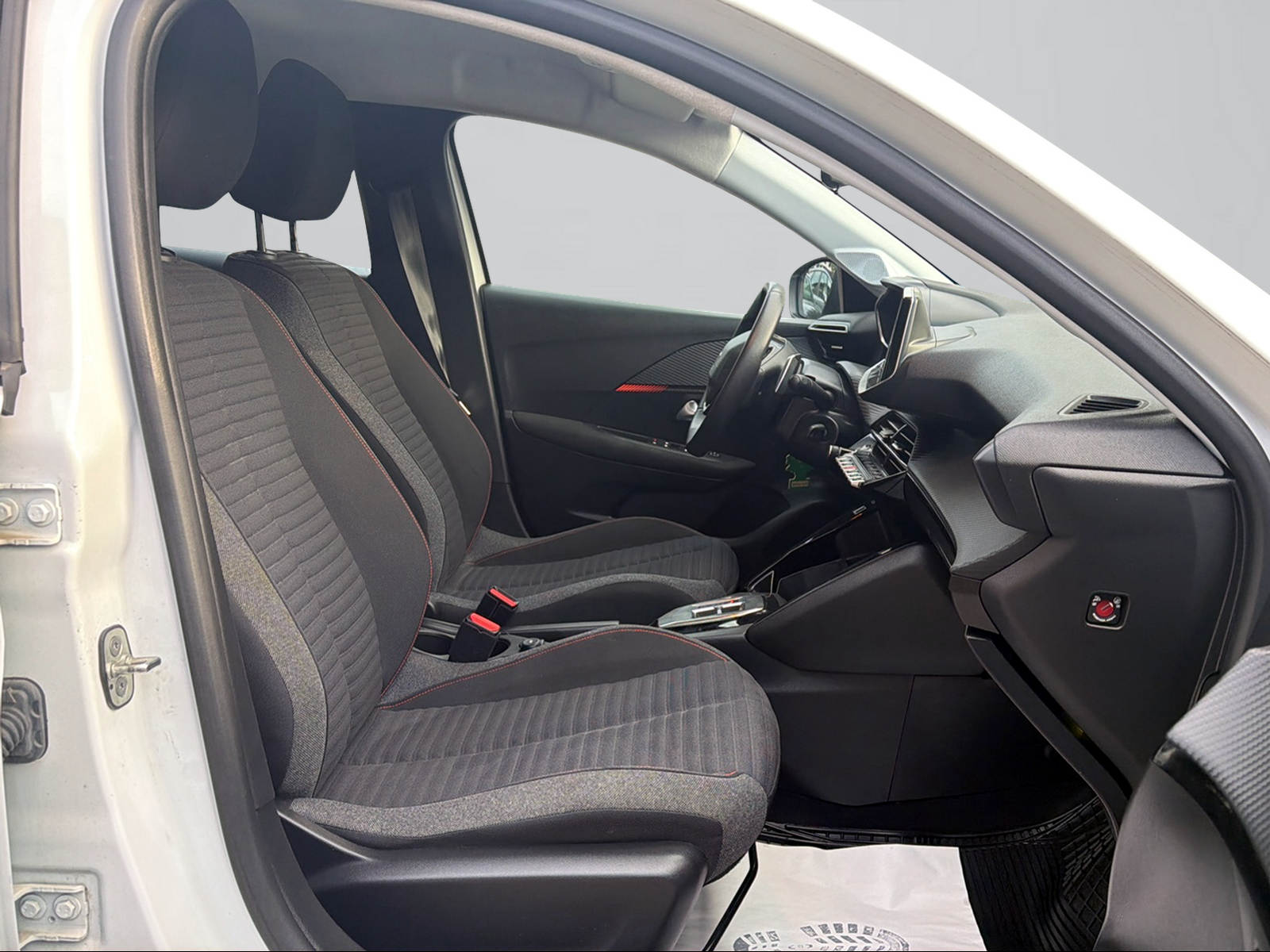 PEUGEOT 208 1.2 PureTech Active Pack EAT8-image-11