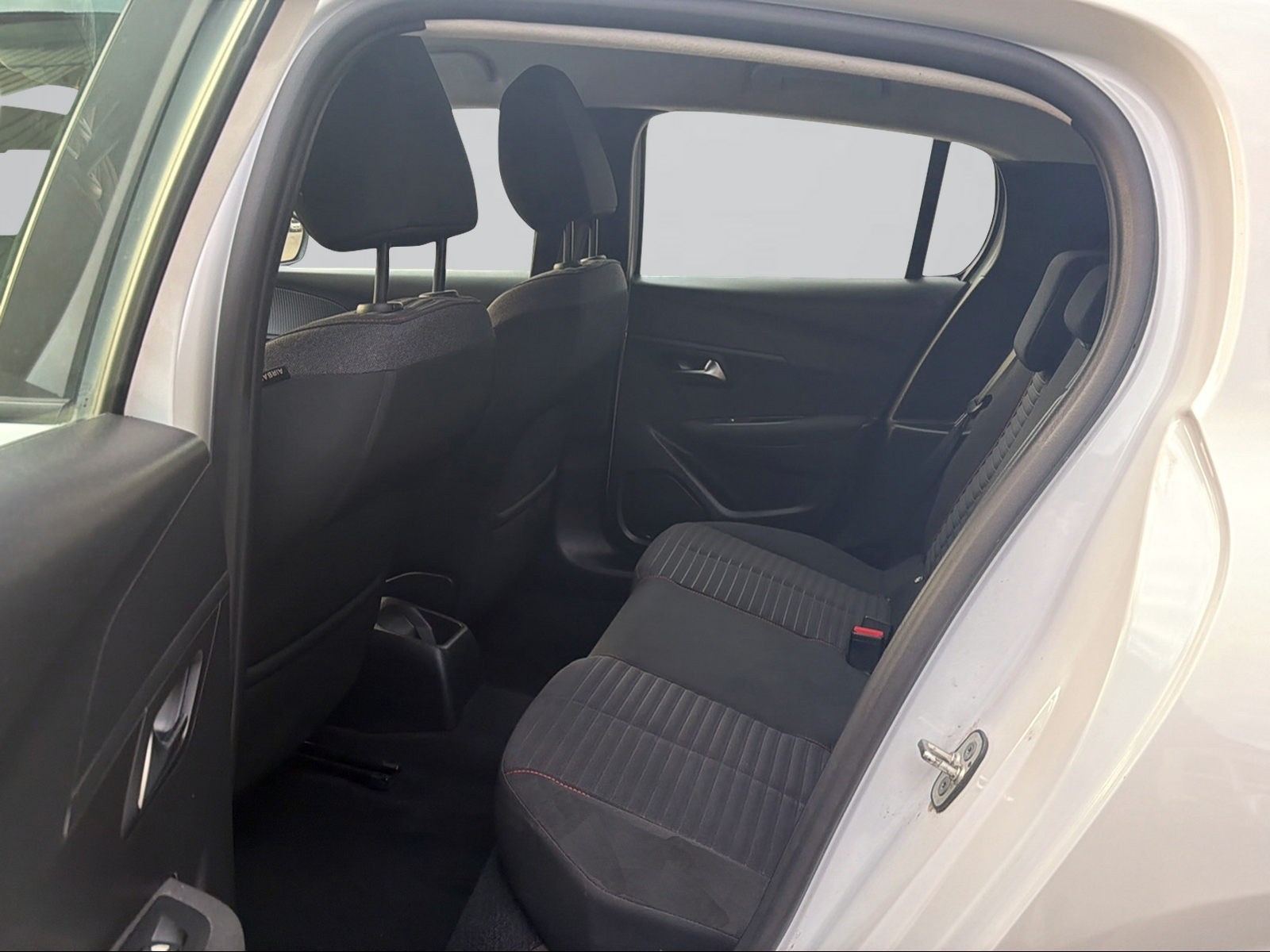 PEUGEOT 208 1.2 PureTech Active Pack EAT8-image-12