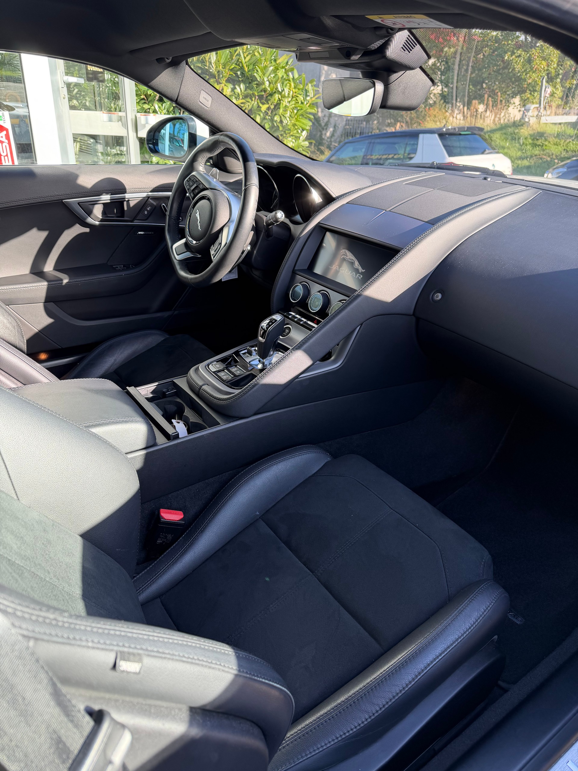 JAGUAR F-Type Coupé 2.0 I4 Automatik-image-3