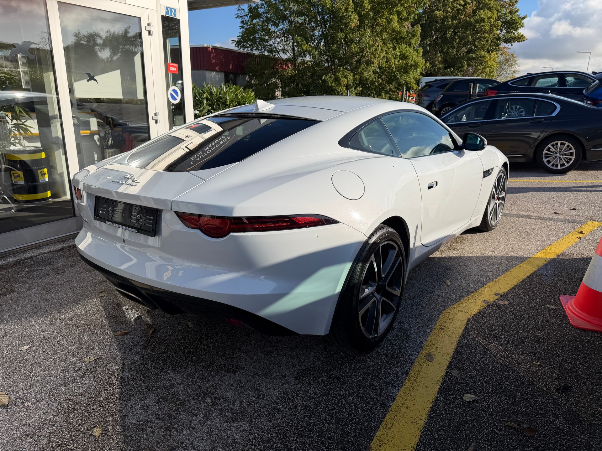 JAGUAR F-Type Coupé 2.0 I4 Automatik-image-2