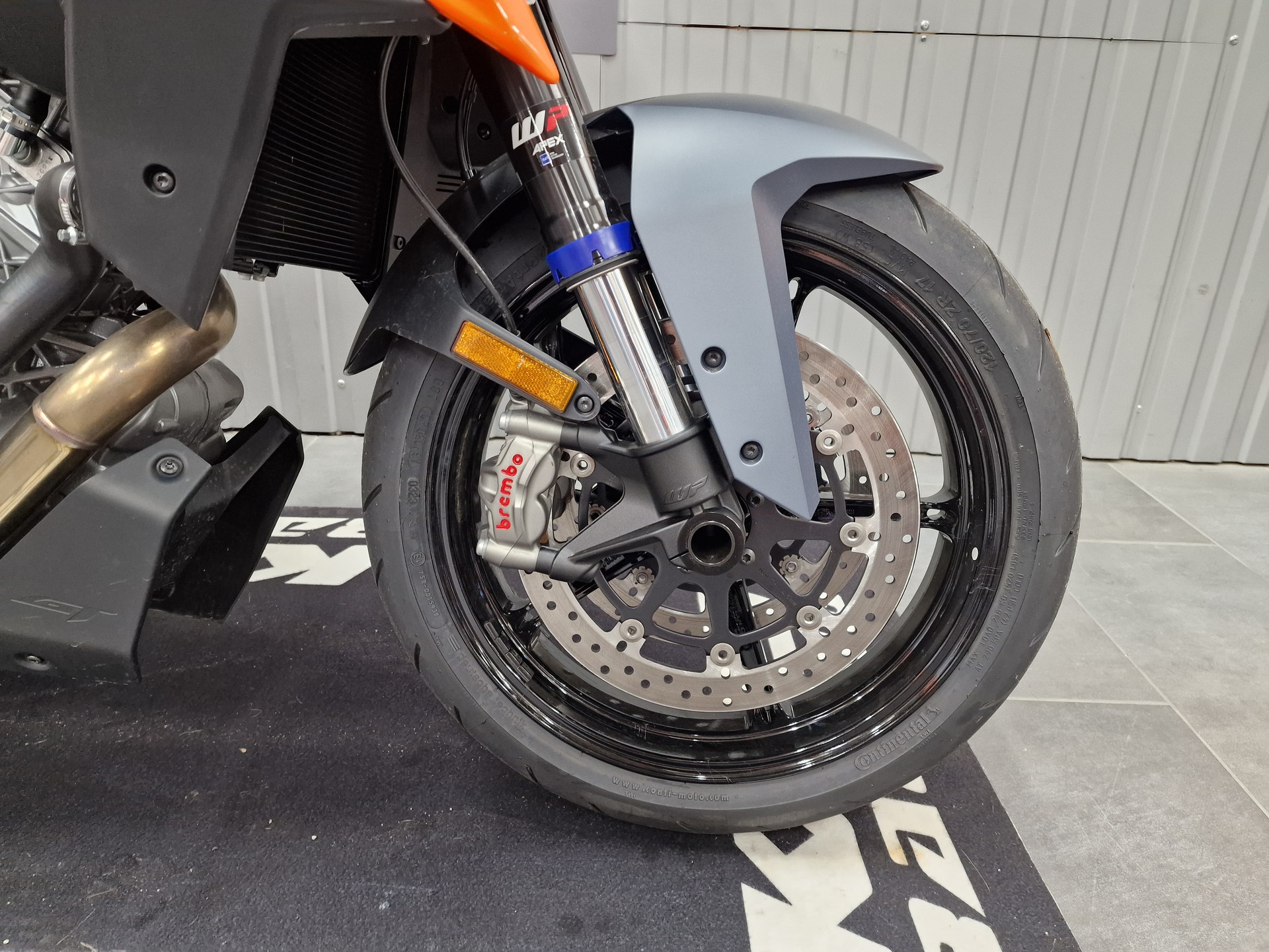 KTM 1290 Super Duke GT-showroom-element-3