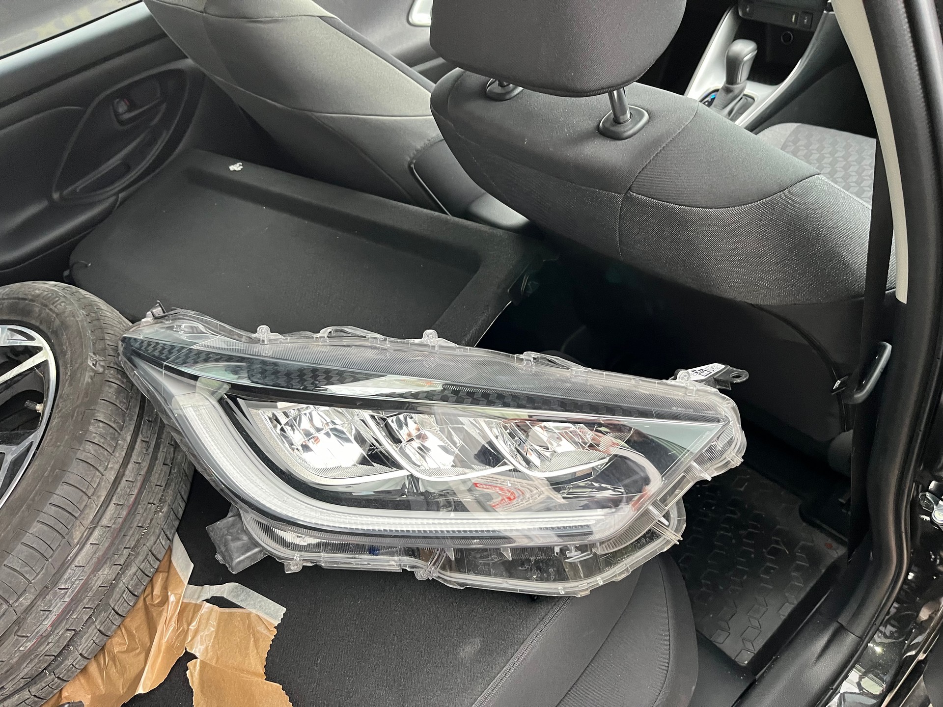TOYOTA Yaris 1.5 Active e-CVT-image-1