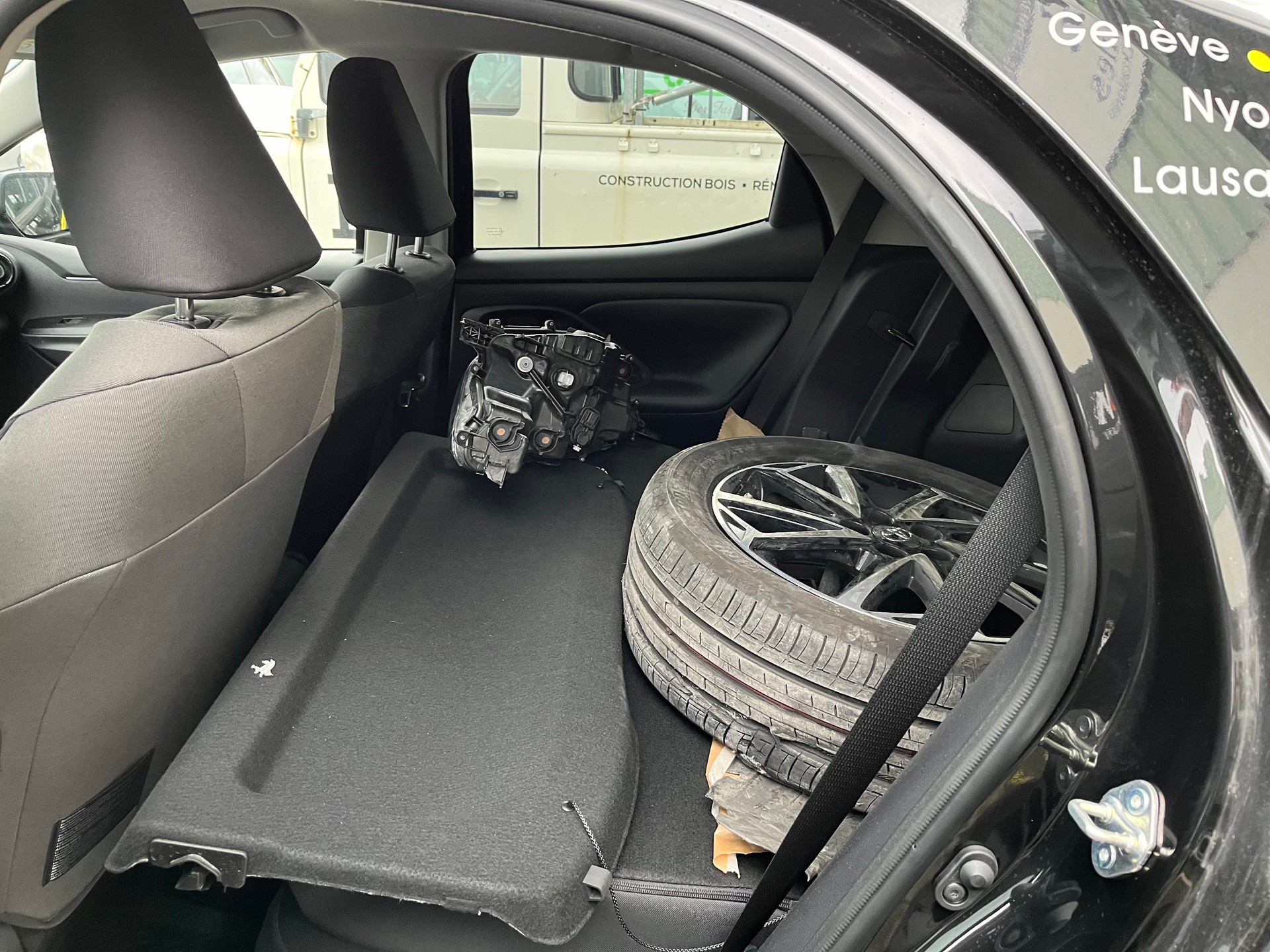 TOYOTA Yaris 1.5 Active e-CVT-image-9