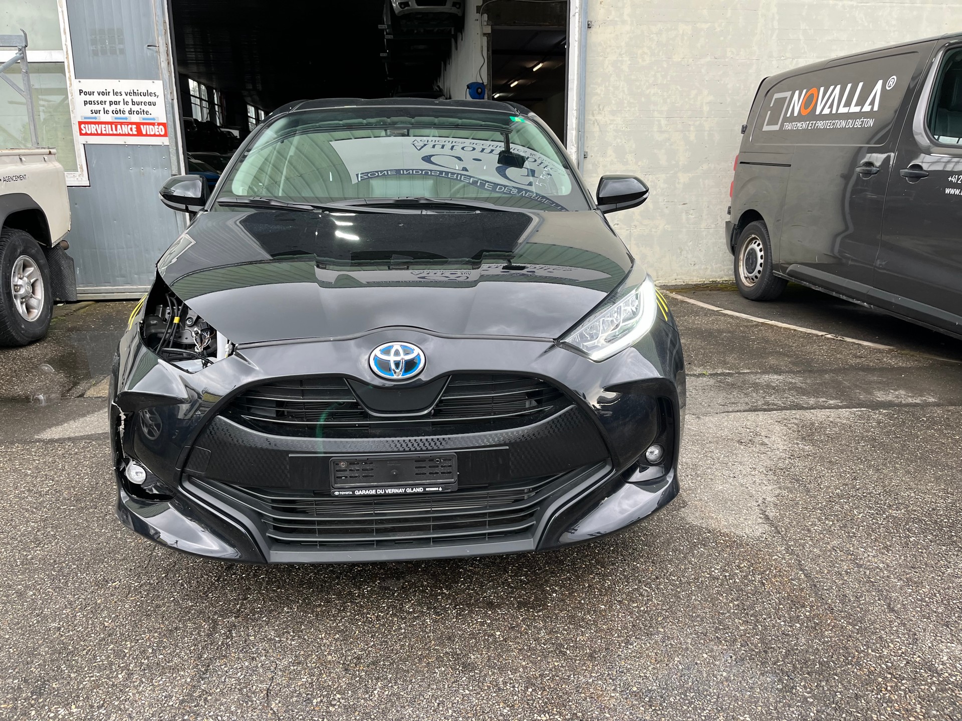 TOYOTA Yaris 1.5 Active e-CVT-image-3