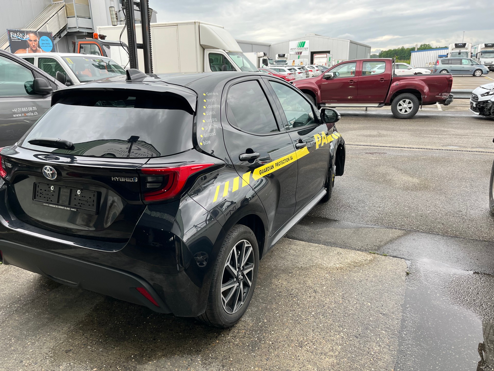 TOYOTA Yaris 1.5 Active e-CVT-image-6