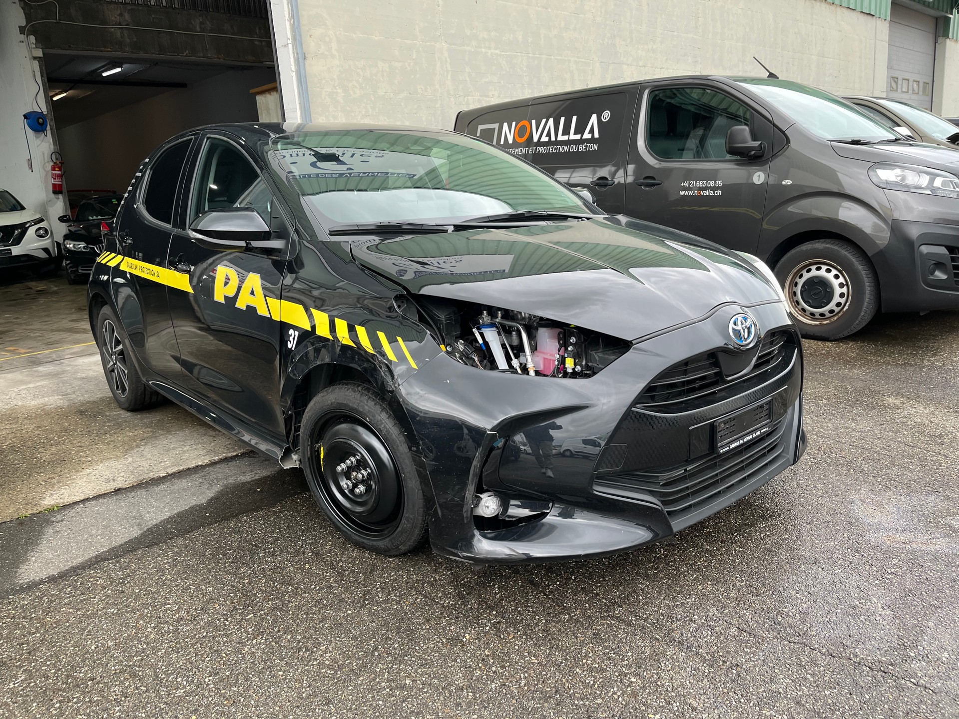 TOYOTA Yaris 1.5 Active e-CVT-image-4