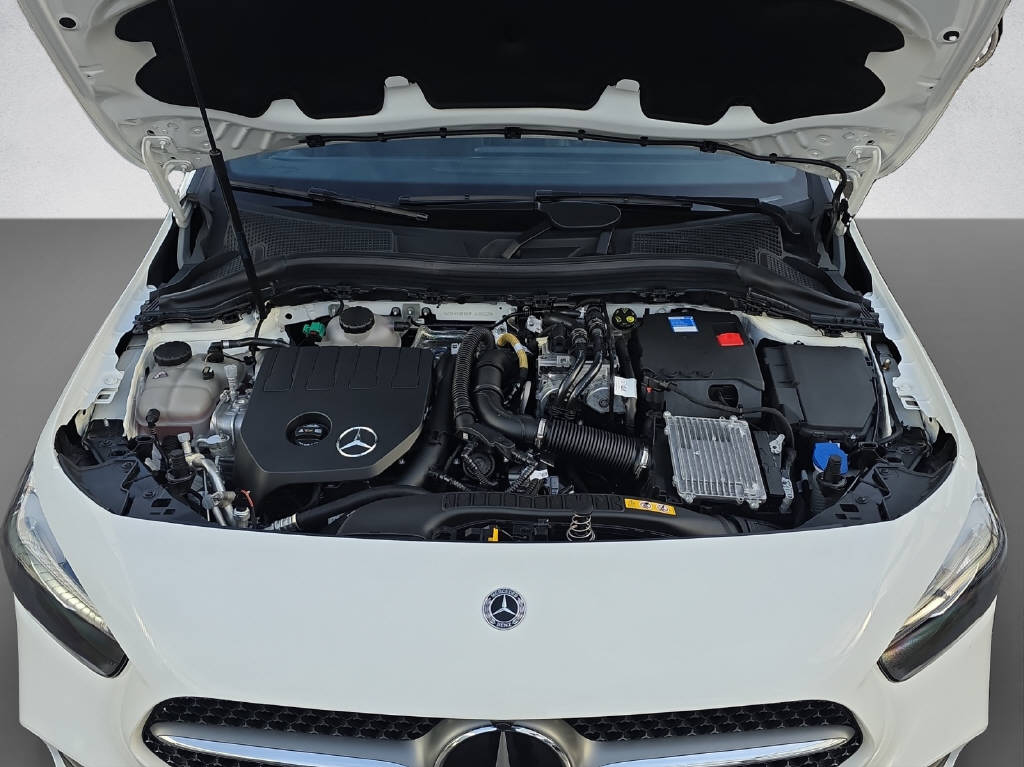 MERCEDES-BENZ B 250 e AMG Line-image-8