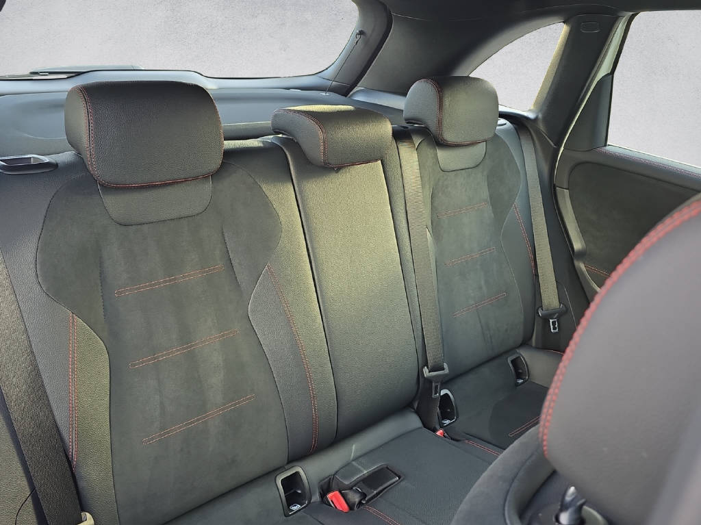MERCEDES-BENZ B 250 e AMG Line-image-11