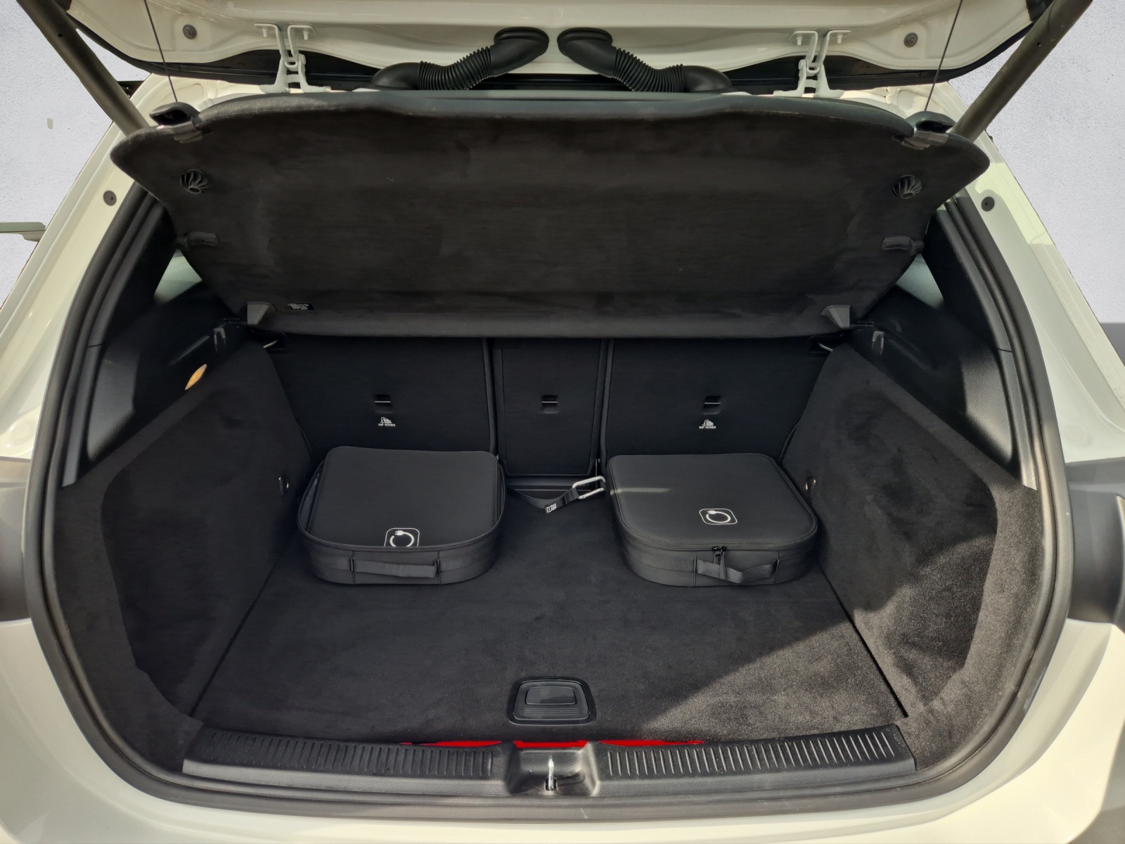 MERCEDES-BENZ B 250 e AMG Line-image-6