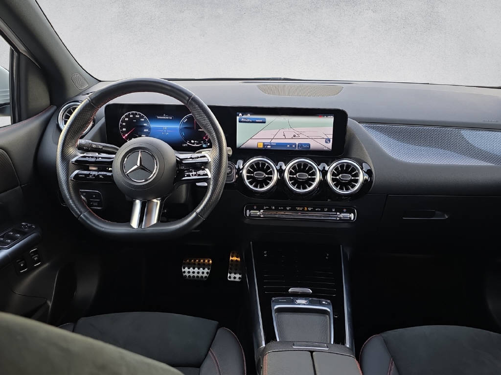 MERCEDES-BENZ B 250 e AMG Line-image-12