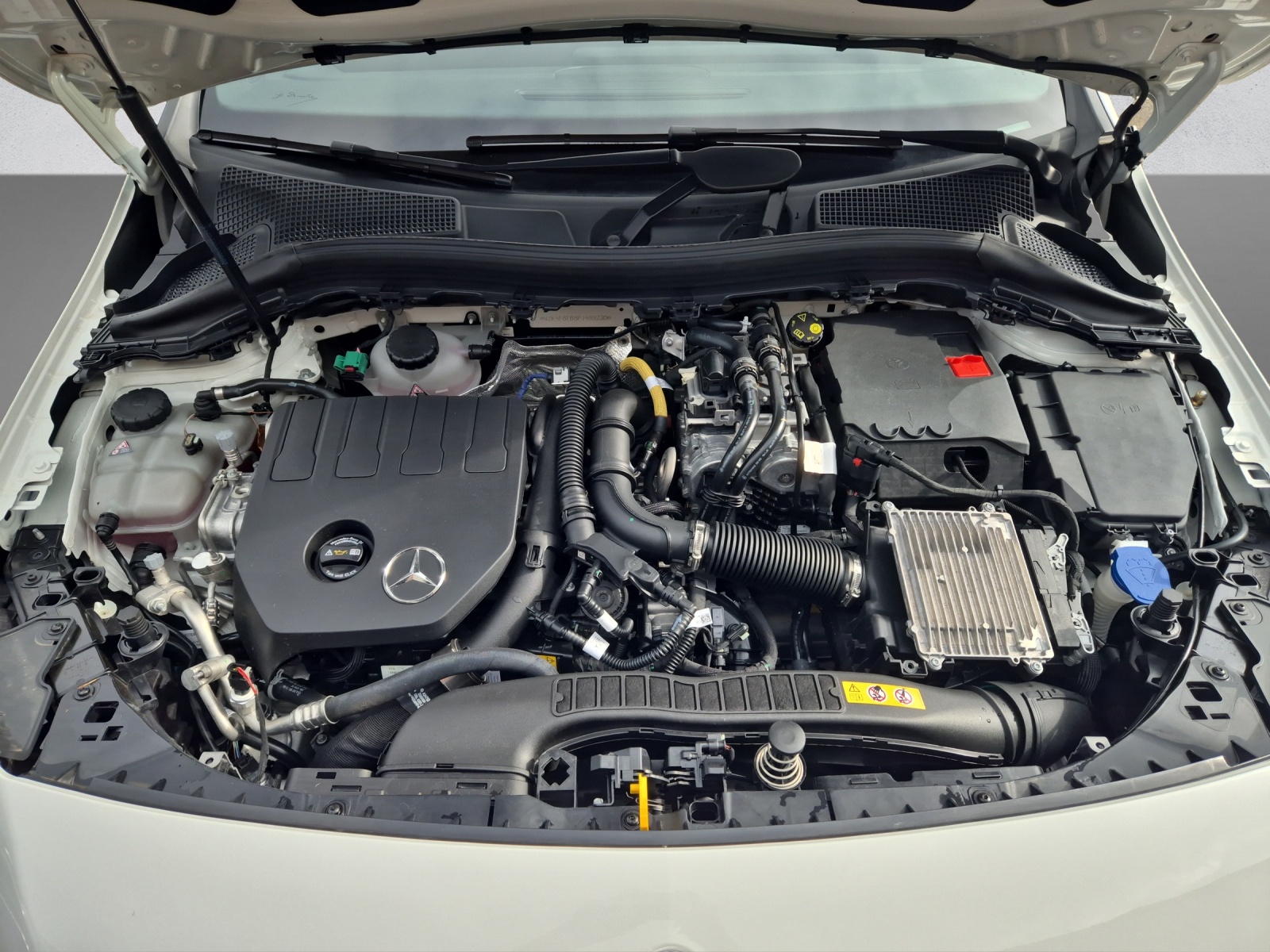MERCEDES-BENZ B 250 e AMG Line-image-7