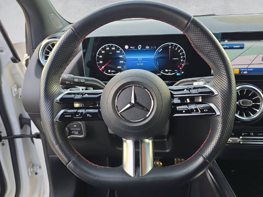 MERCEDES-BENZ B 250 e AMG Line-image-10