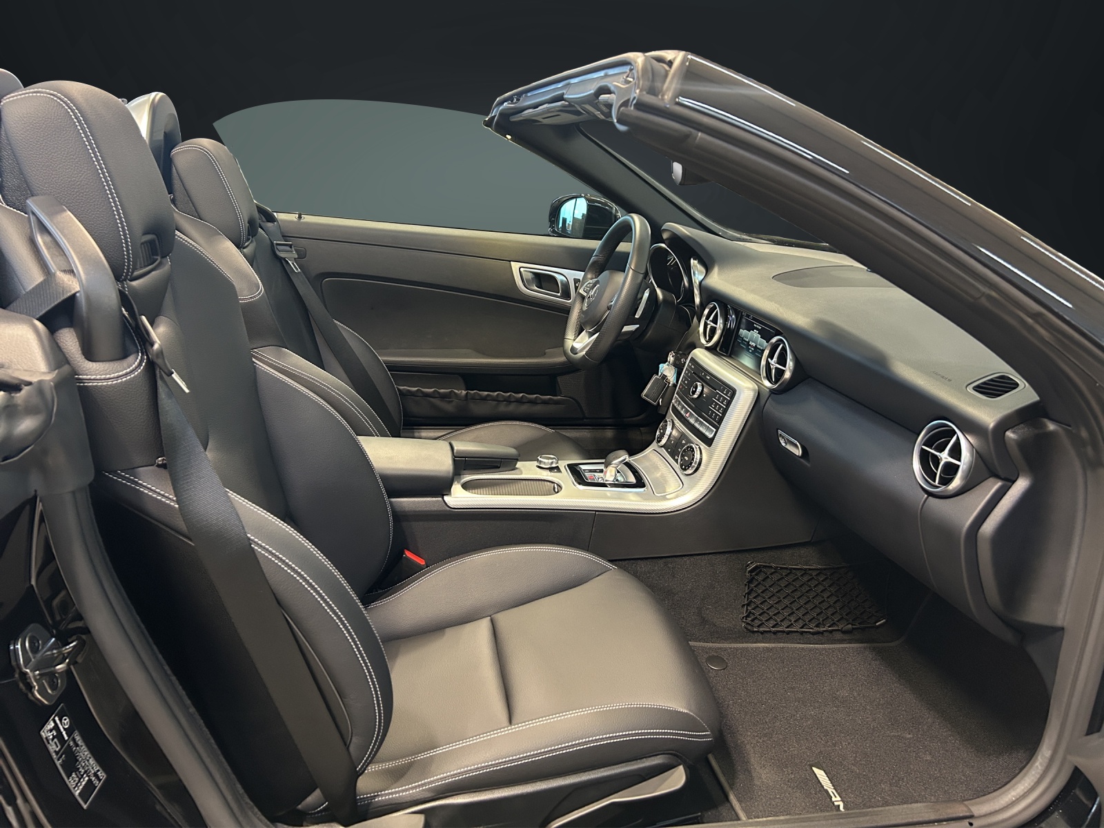 MERCEDES-BENZ SLC 200 AMG Line 9G-Tronic-image-11
