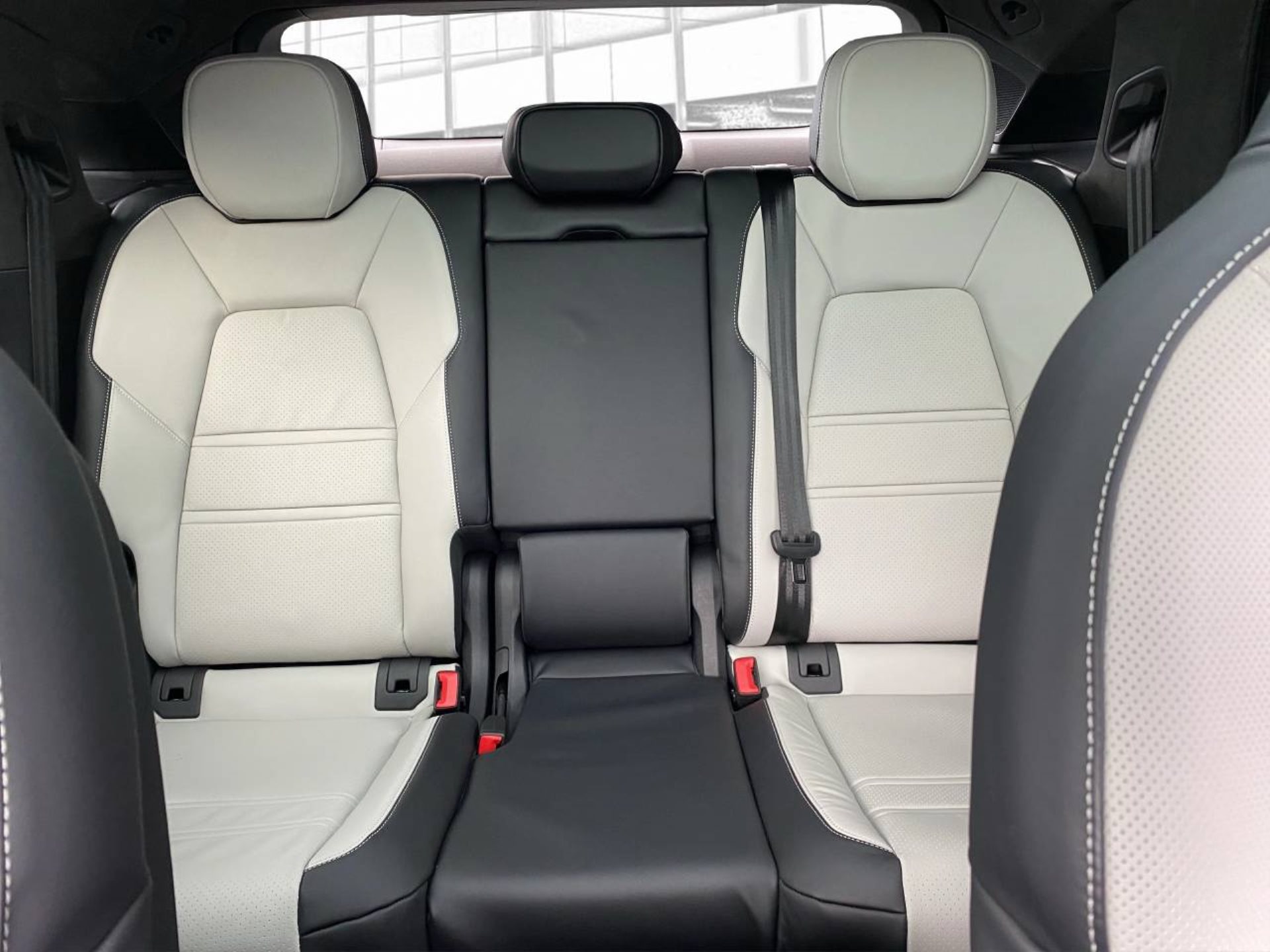 PORSCHE Cayenne S E-Hybrid Coupé-image-17