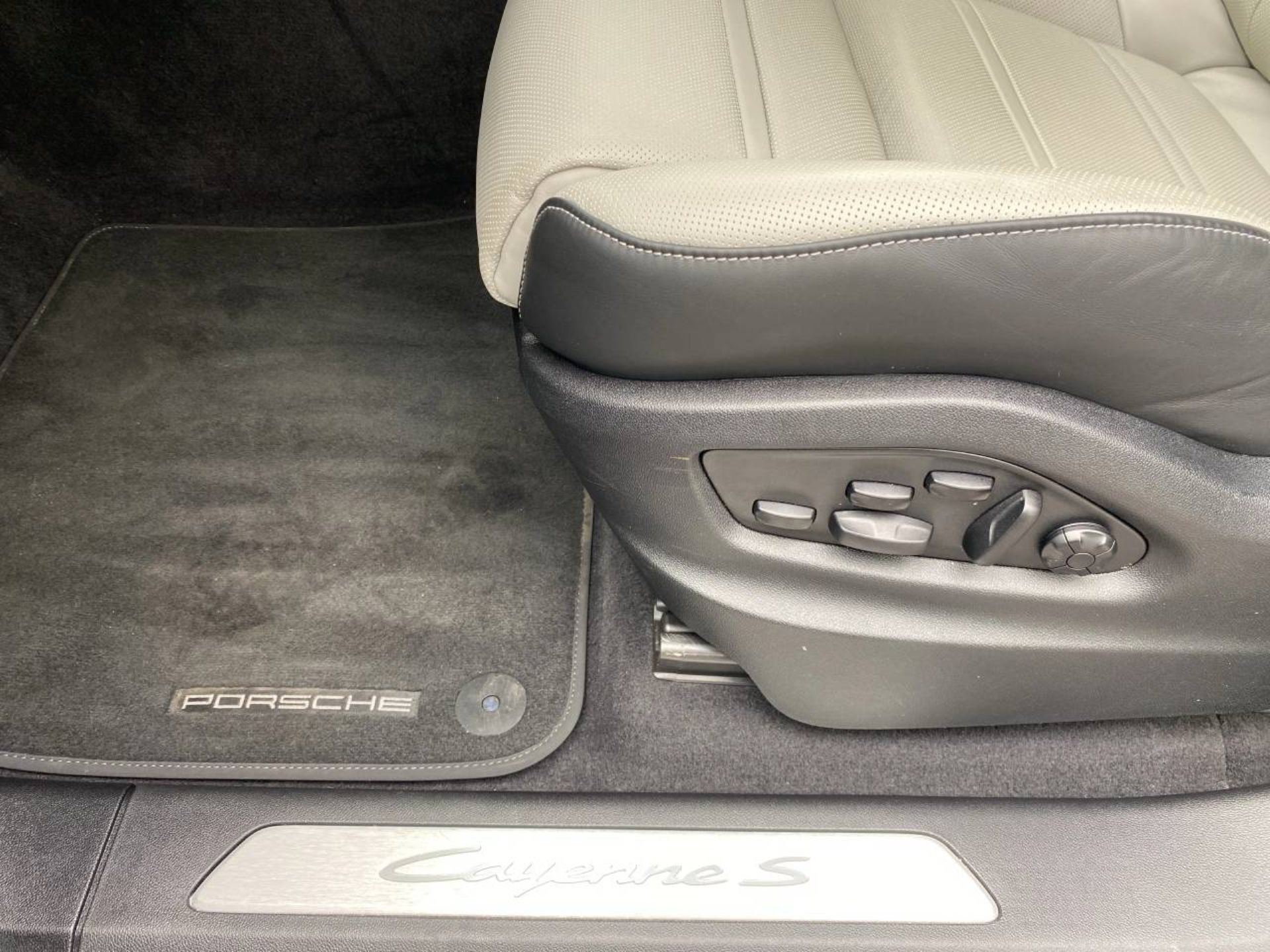 PORSCHE Cayenne S E-Hybrid Coupé-image-23