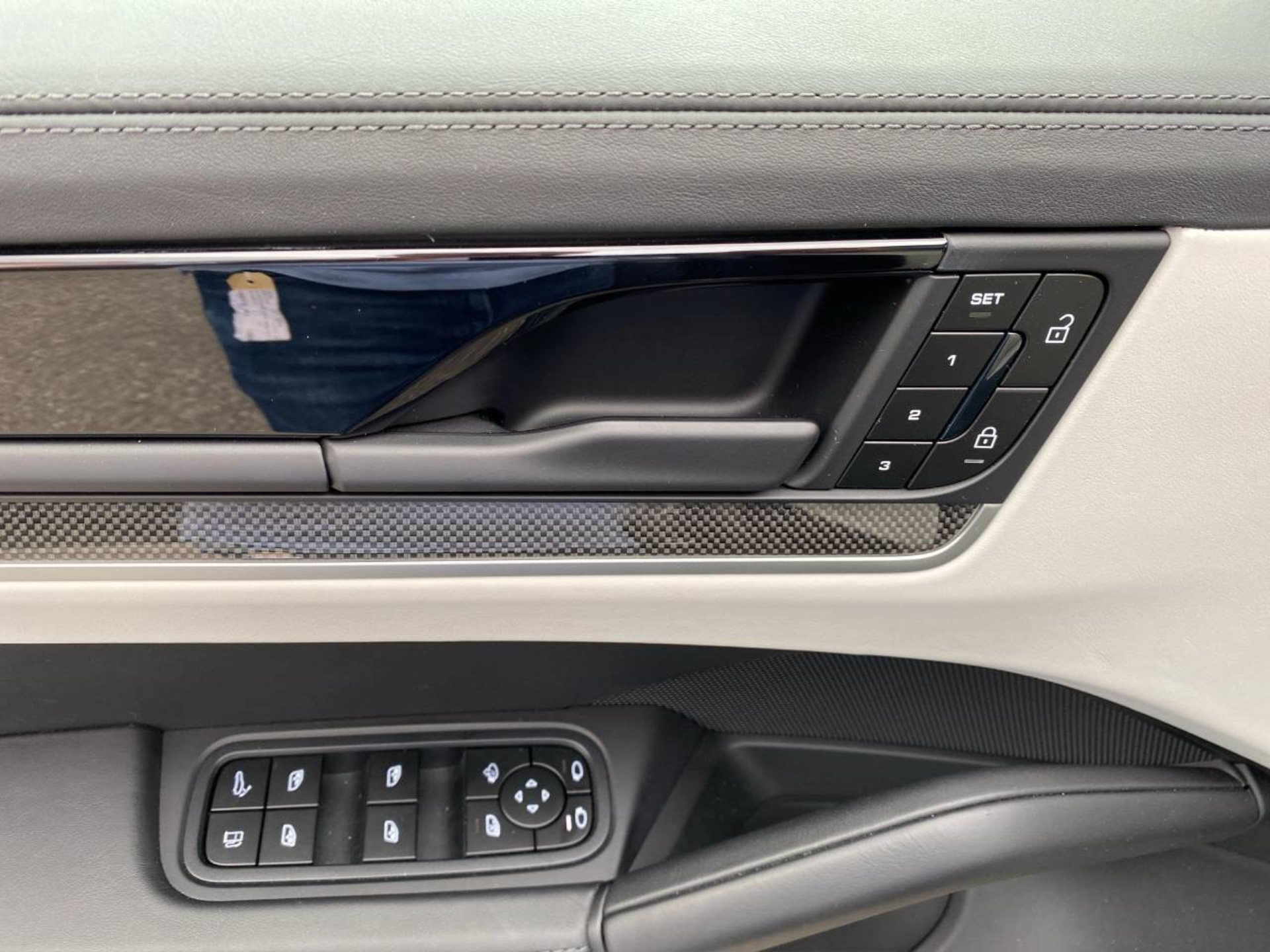 PORSCHE Cayenne S E-Hybrid Coupé-image-21