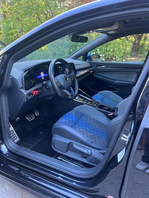 VW GOLF VIII 2.0 TSI R 20 YEARS PERF DSG 4MOTION-image-4