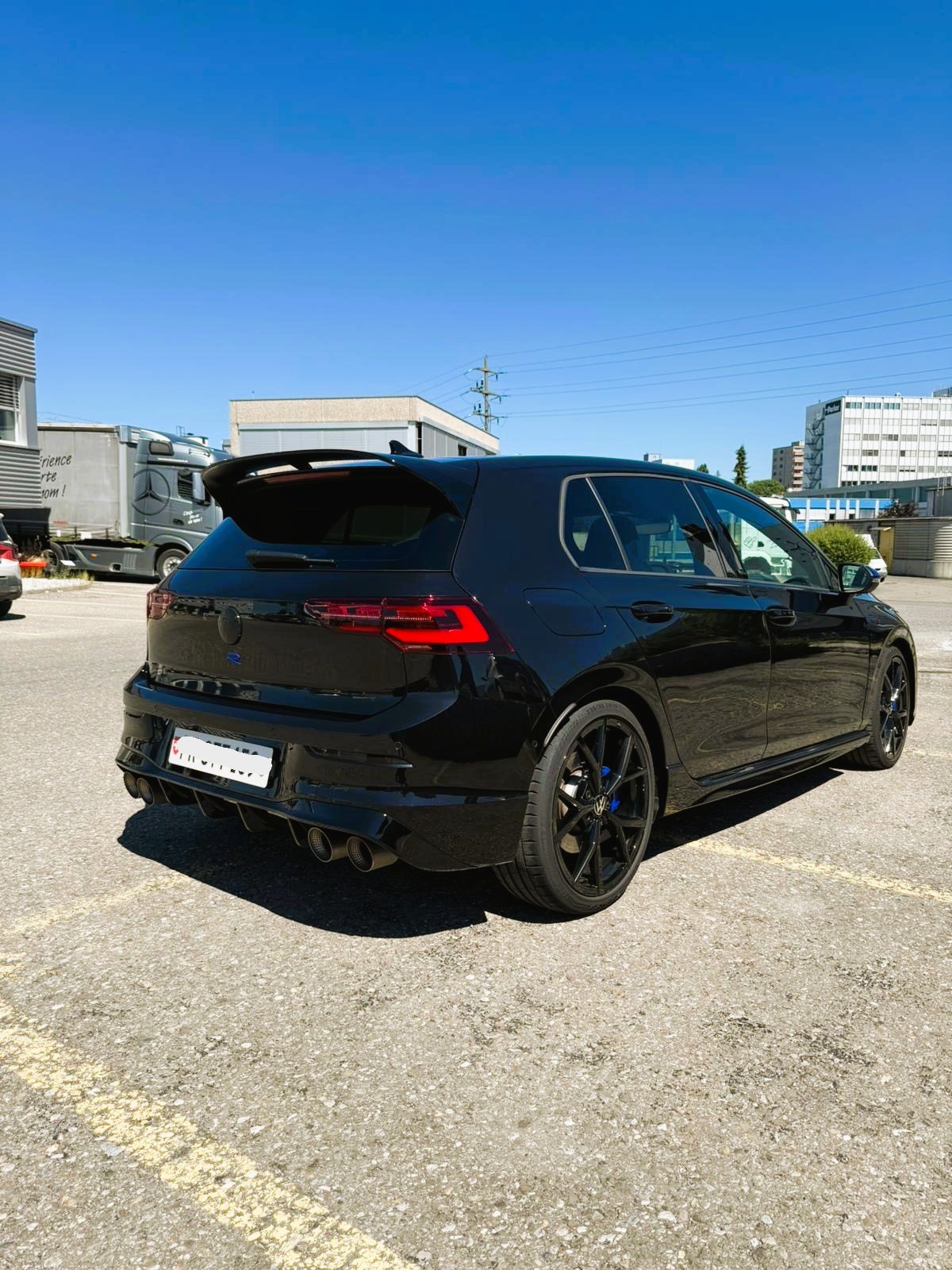 VW GOLF VIII 2.0 TSI R 20 YEARS PERF DSG 4MOTION-image-1